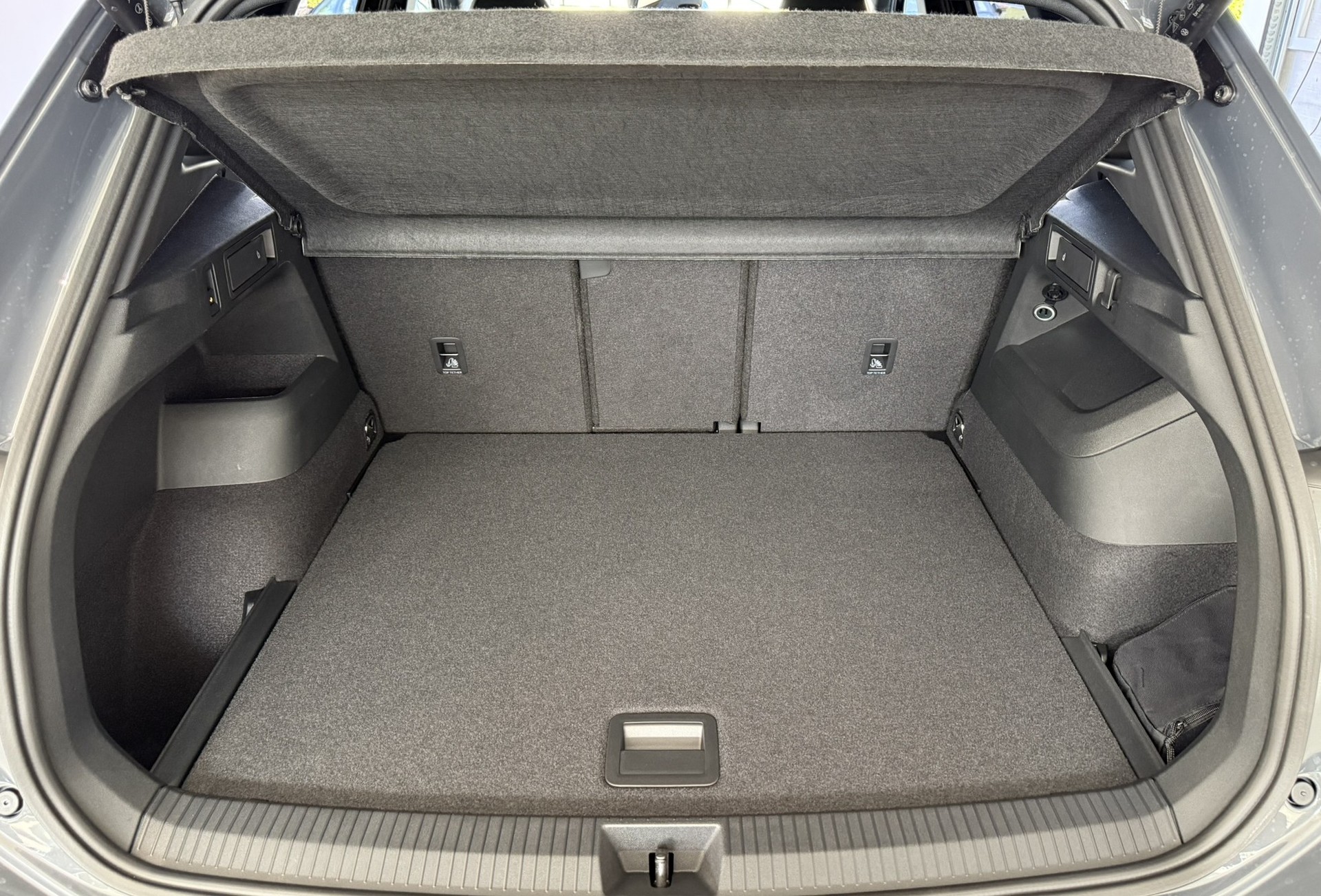 VW Tiguan 2.0 TSI DSG R-Line 4Motion-image-3