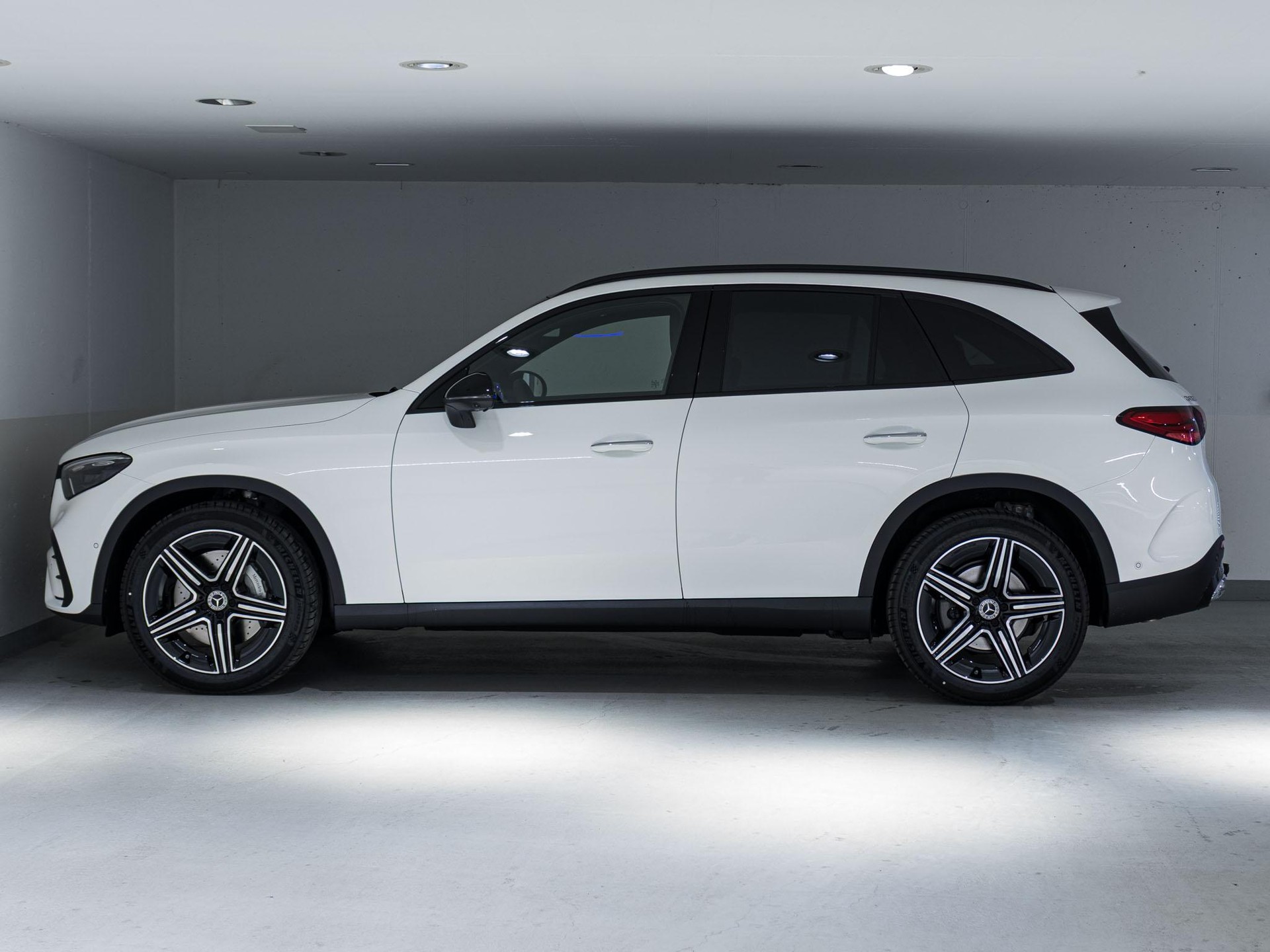 MERCEDES-BENZ GLC 300 4MATIC-image-4