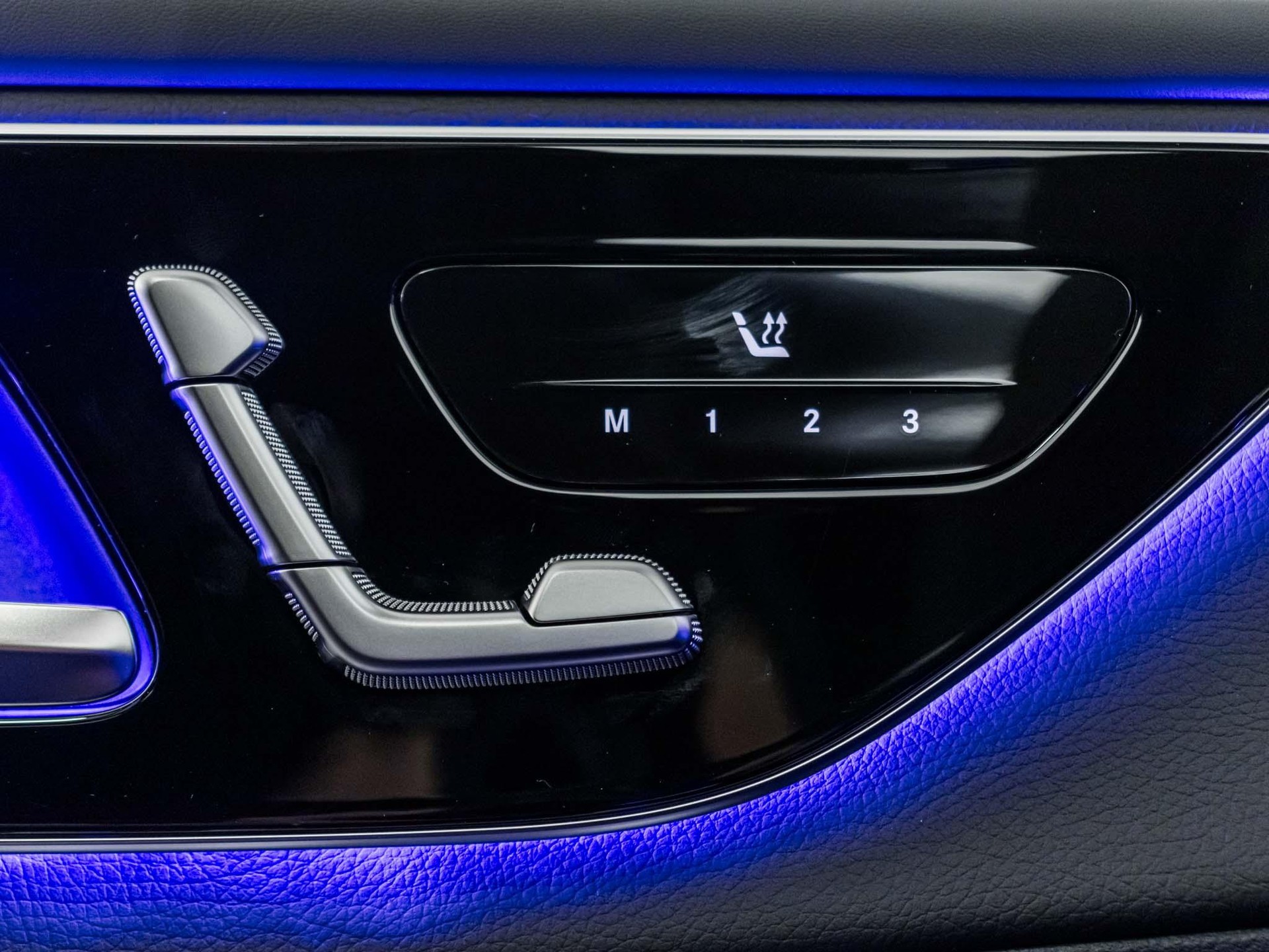 MERCEDES-BENZ GLC 300 4MATIC-image-12