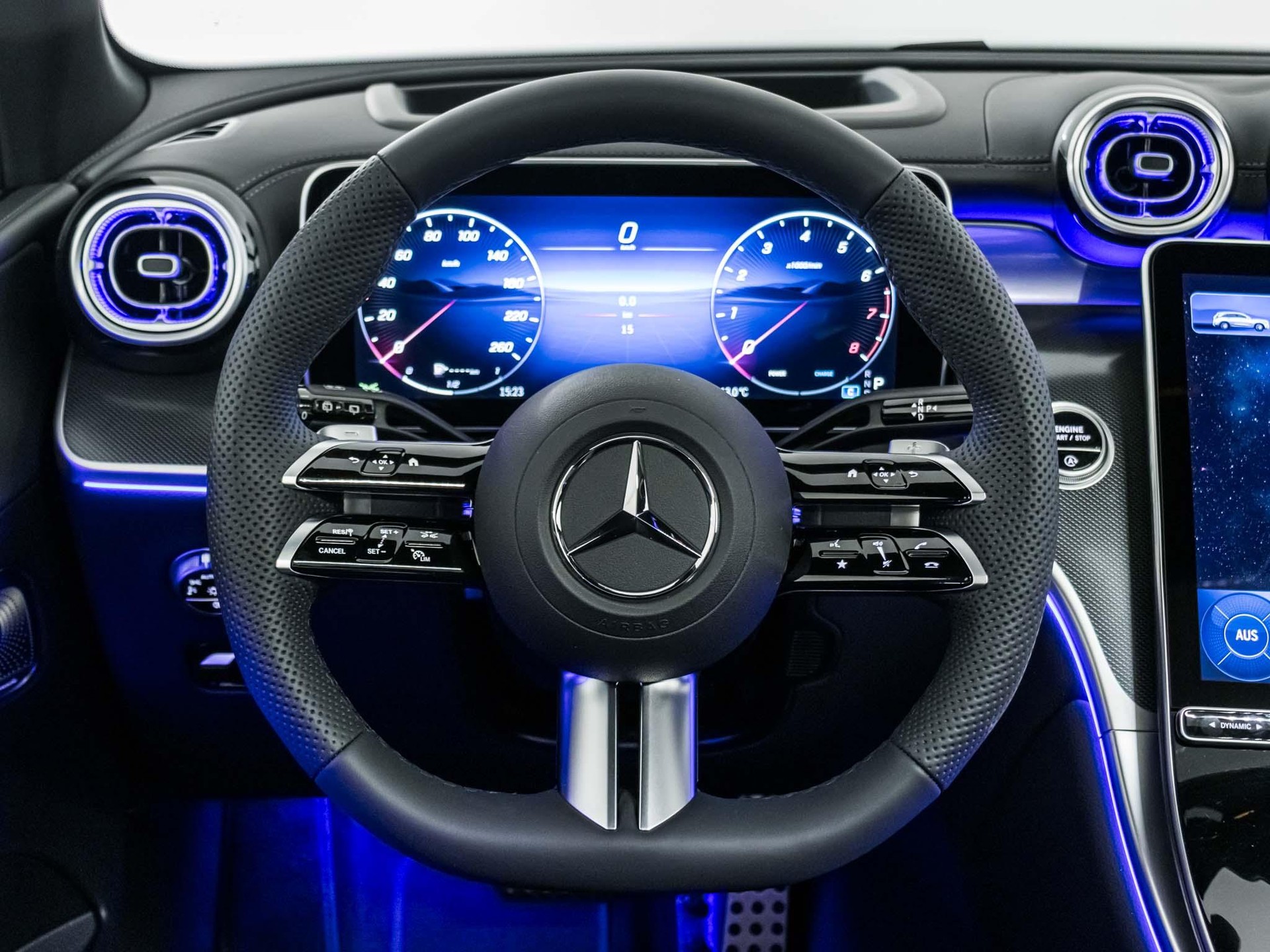 MERCEDES-BENZ GLC 300 4MATIC-image-10