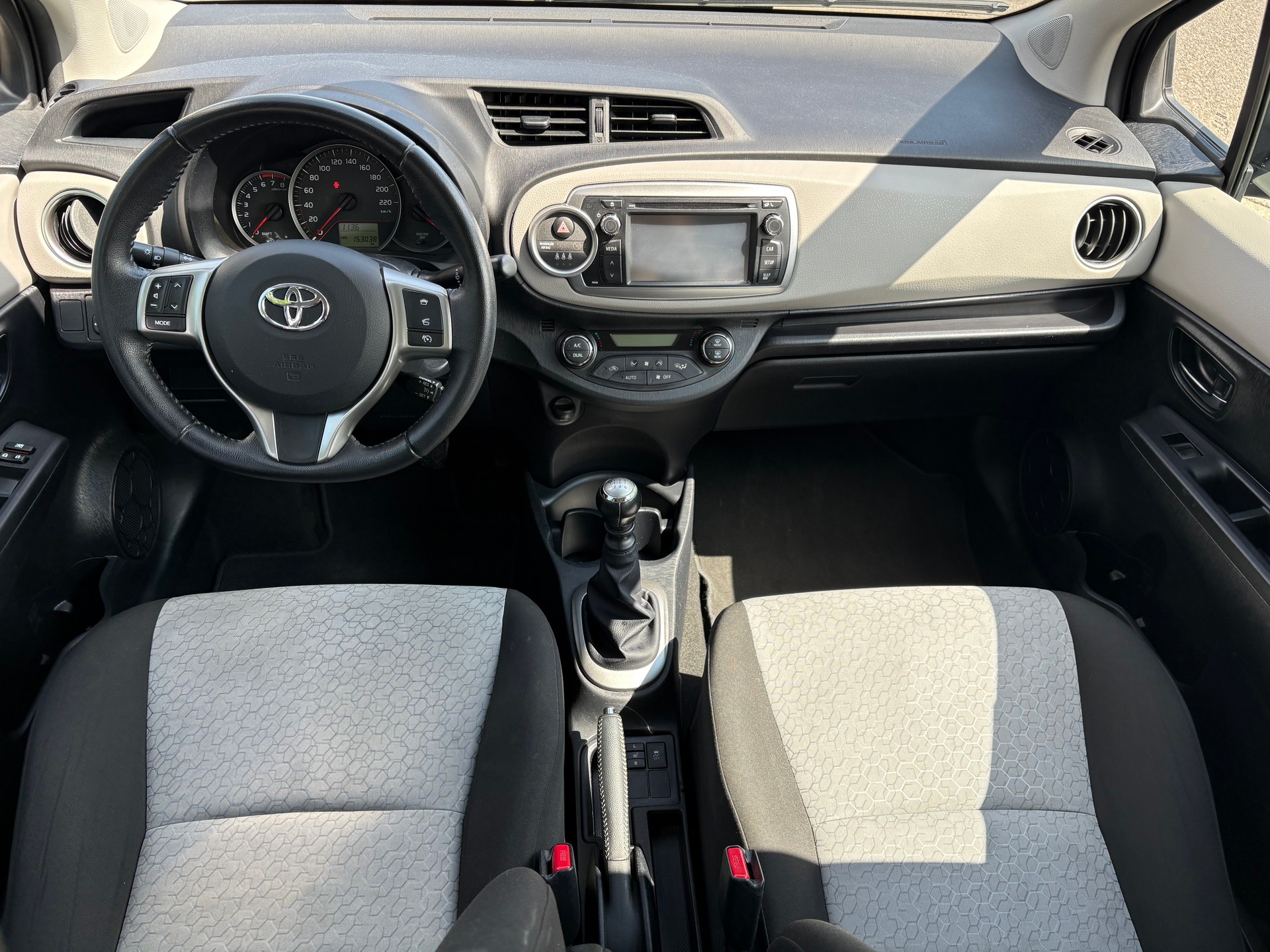 TOYOTA Yaris 1.33 Sol-image-7