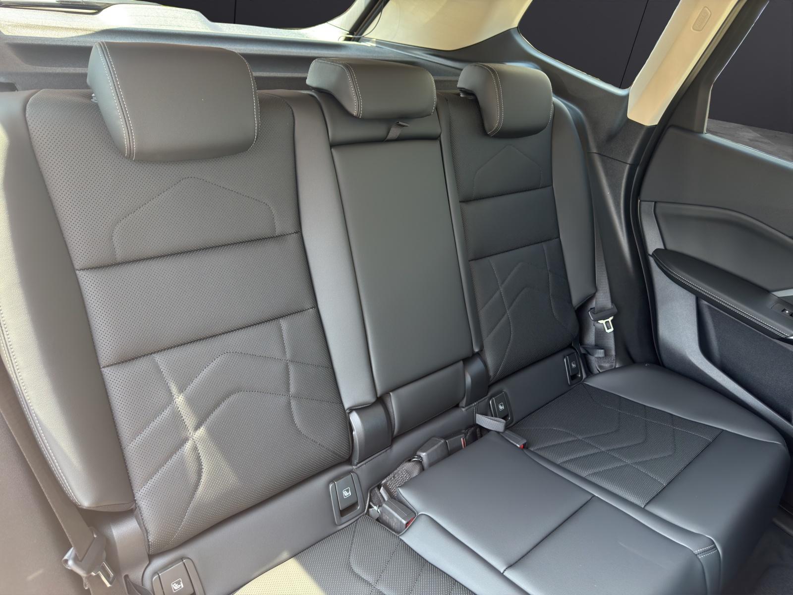 BMW iX1 20 eDrive-image-11