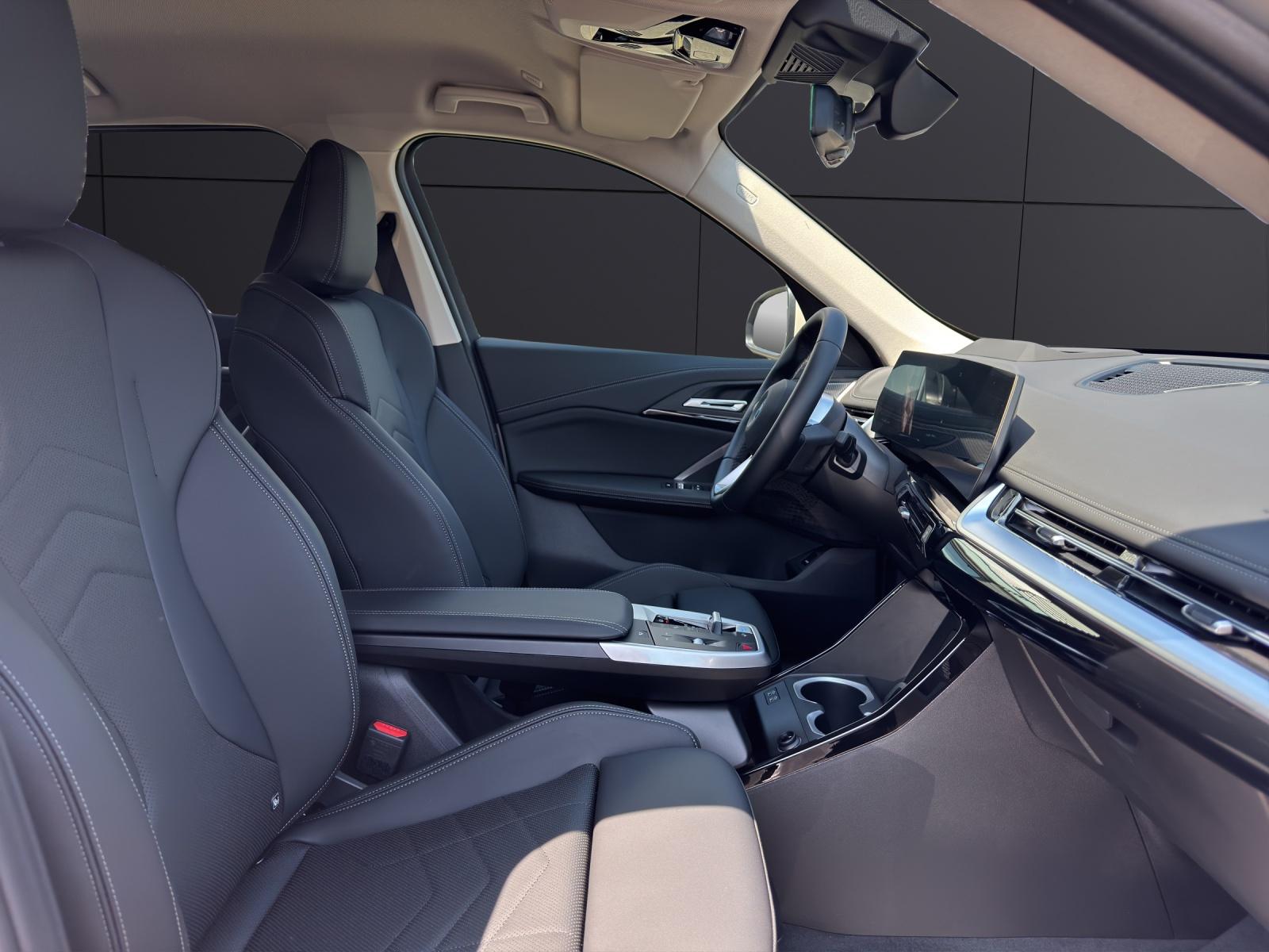 BMW iX1 20 eDrive-image-10