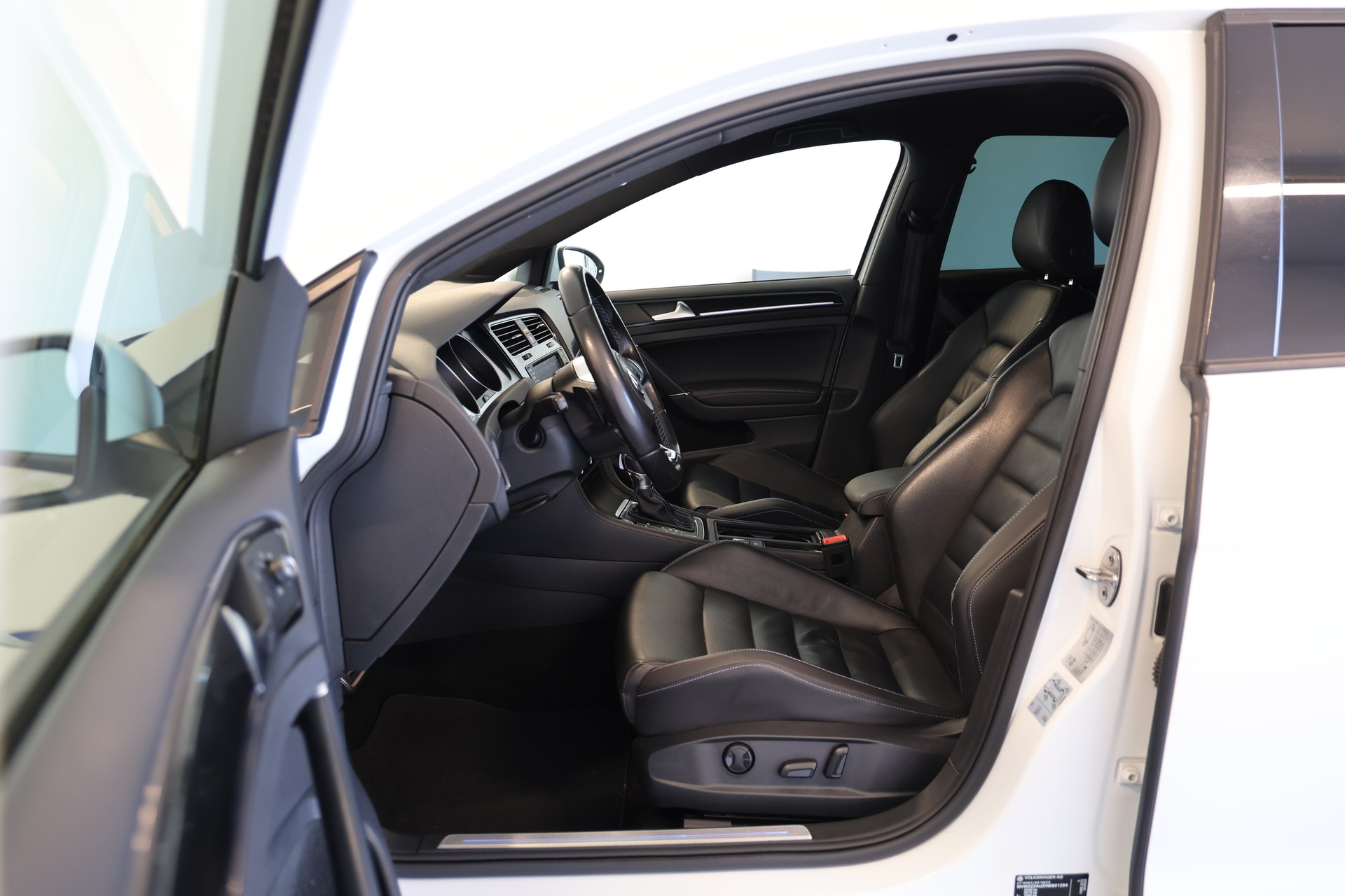 VW Golf 1.4 TSI GTE DSG R-Line-image-5