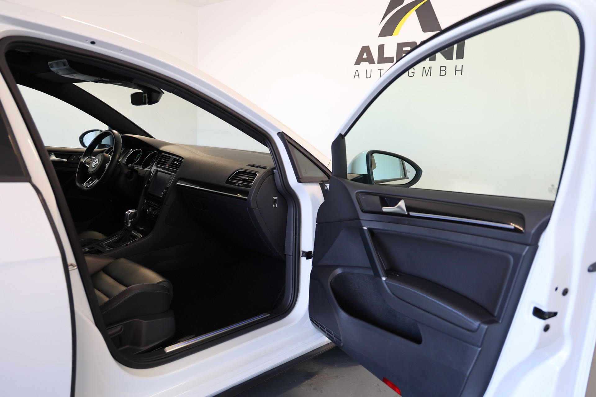 VW Golf 1.4 TSI GTE DSG R-Line-image-10
