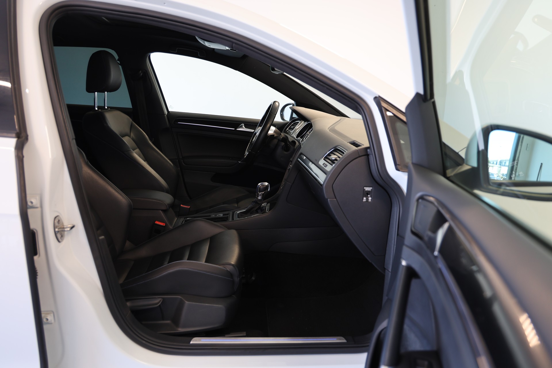 VW Golf 1.4 TSI GTE DSG R-Line-image-11