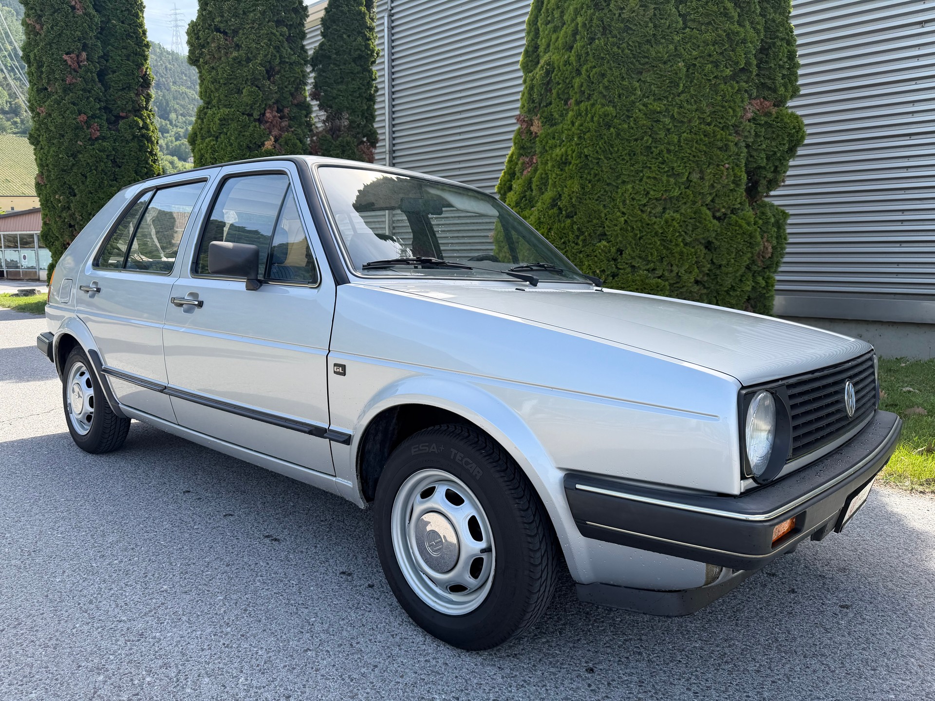 VW GOLF-showroom-element-2