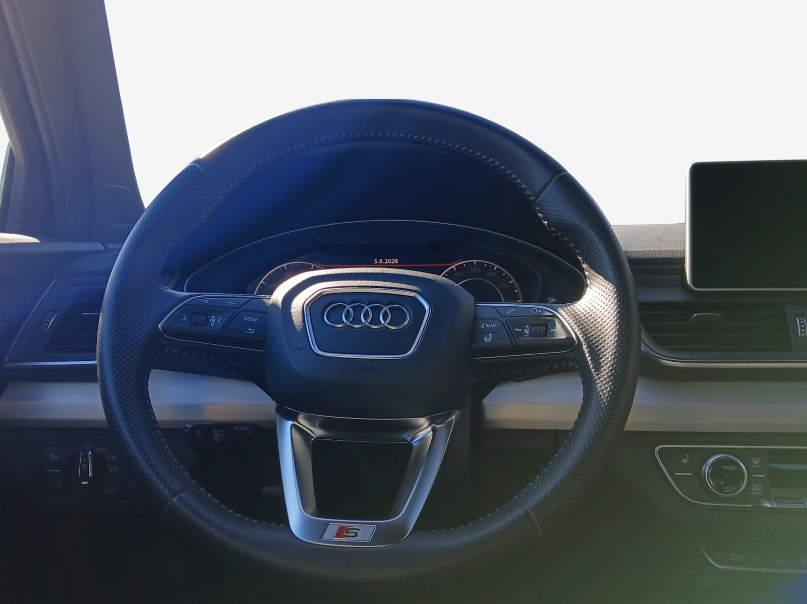 AUDI Q5 55 TFSI e sport quattro-image-9