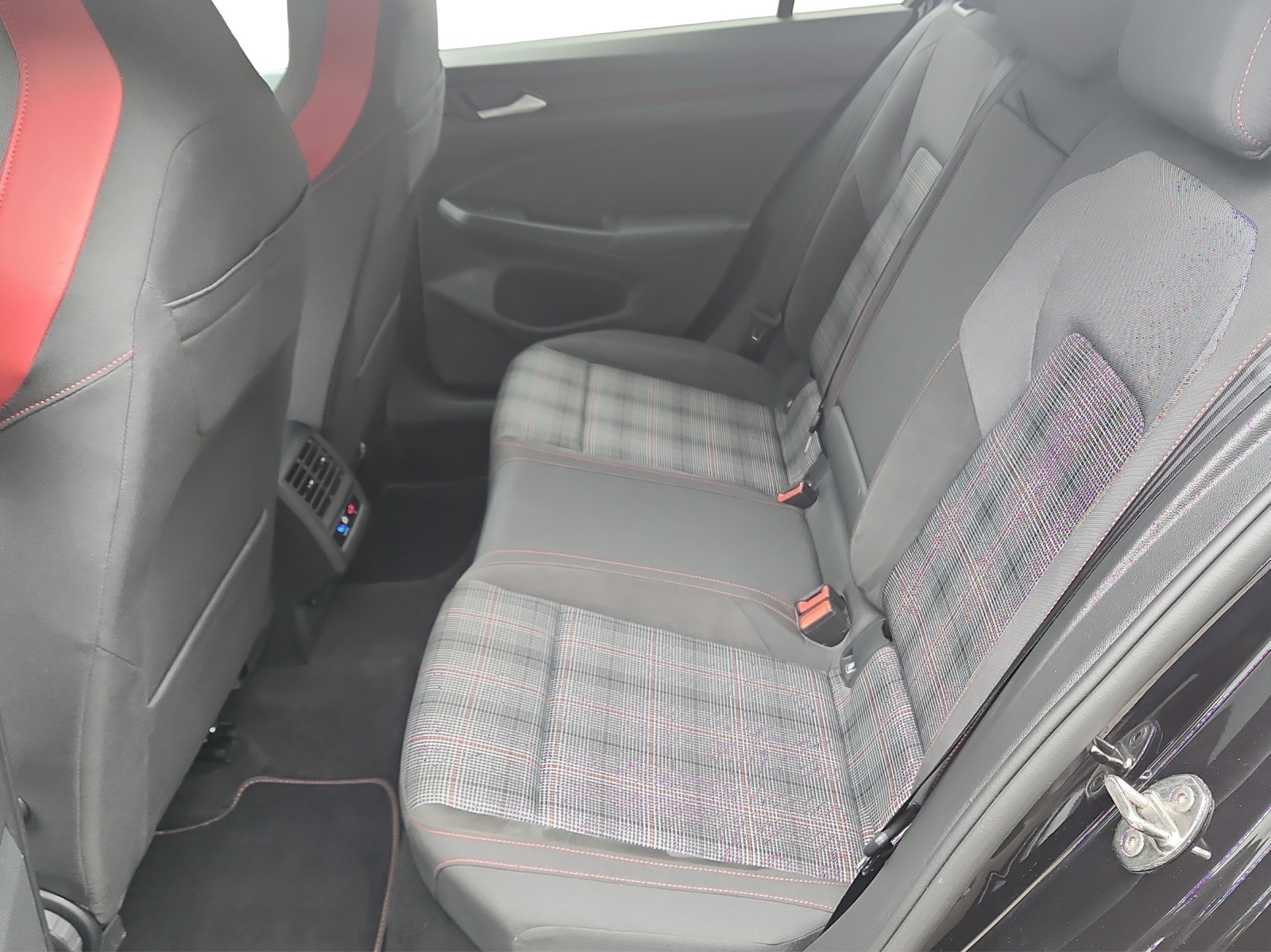 VW Golf 2.0 TSI GTI DSG-image-13