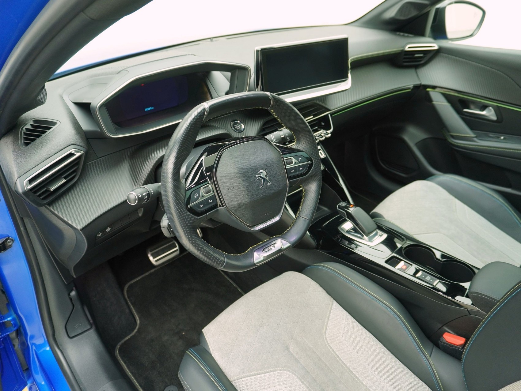 PEUGEOT 208 e-GT-image-9
