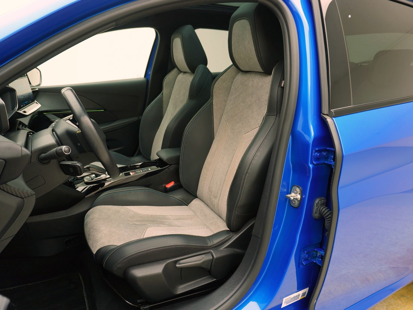 PEUGEOT 208 e-GT-image-7