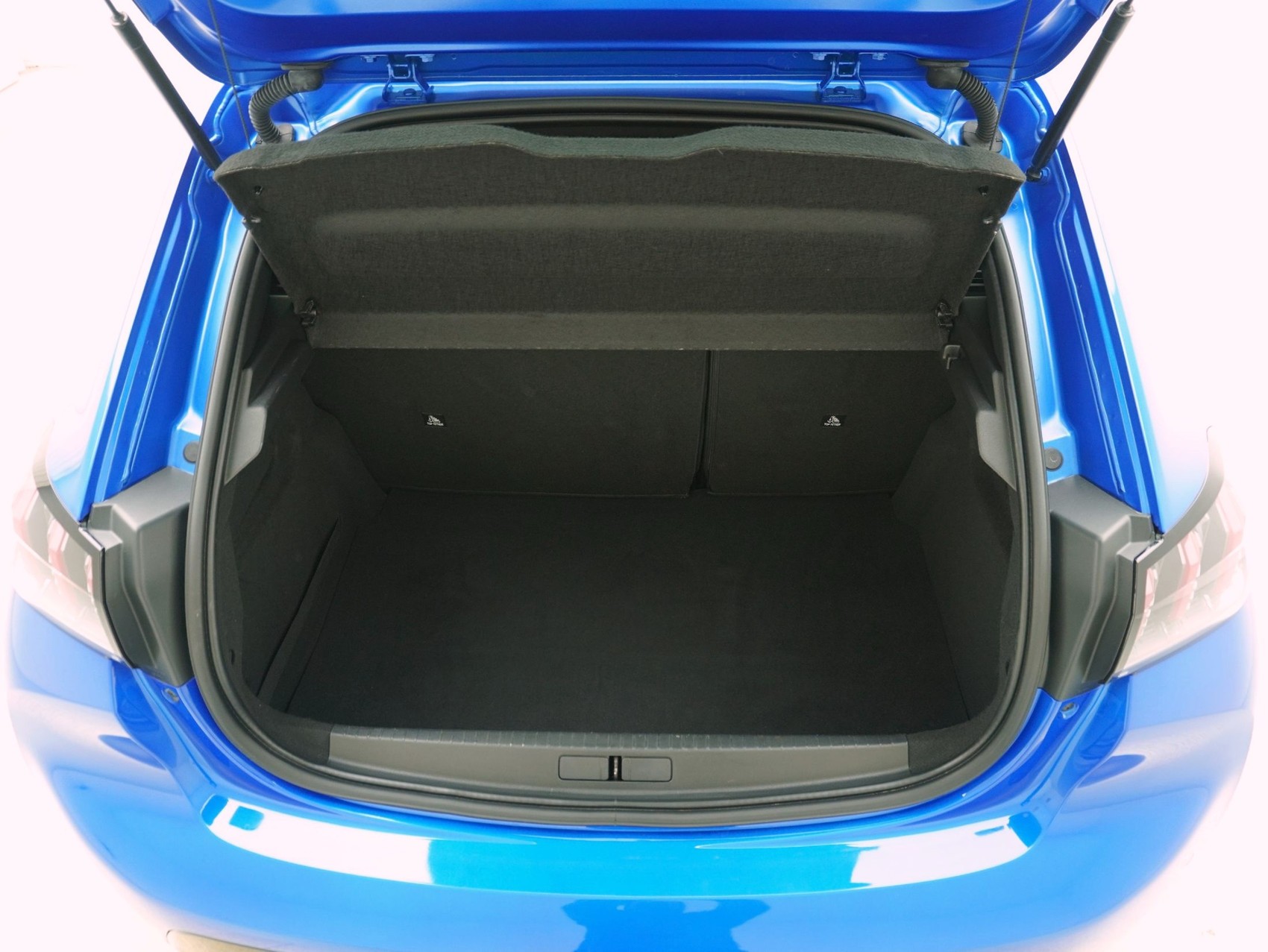 PEUGEOT 208 e-GT-image-11