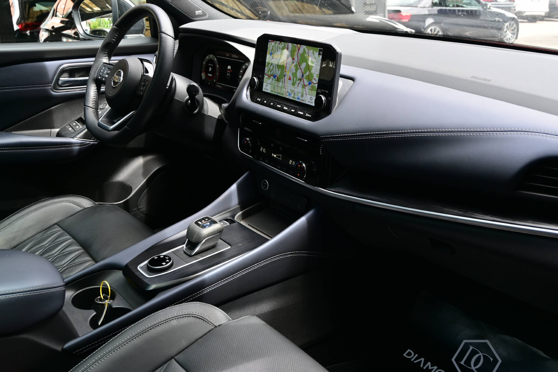 NISSAN Qashqai 1.3 DIG-T Tekna+ 4x4-image-12