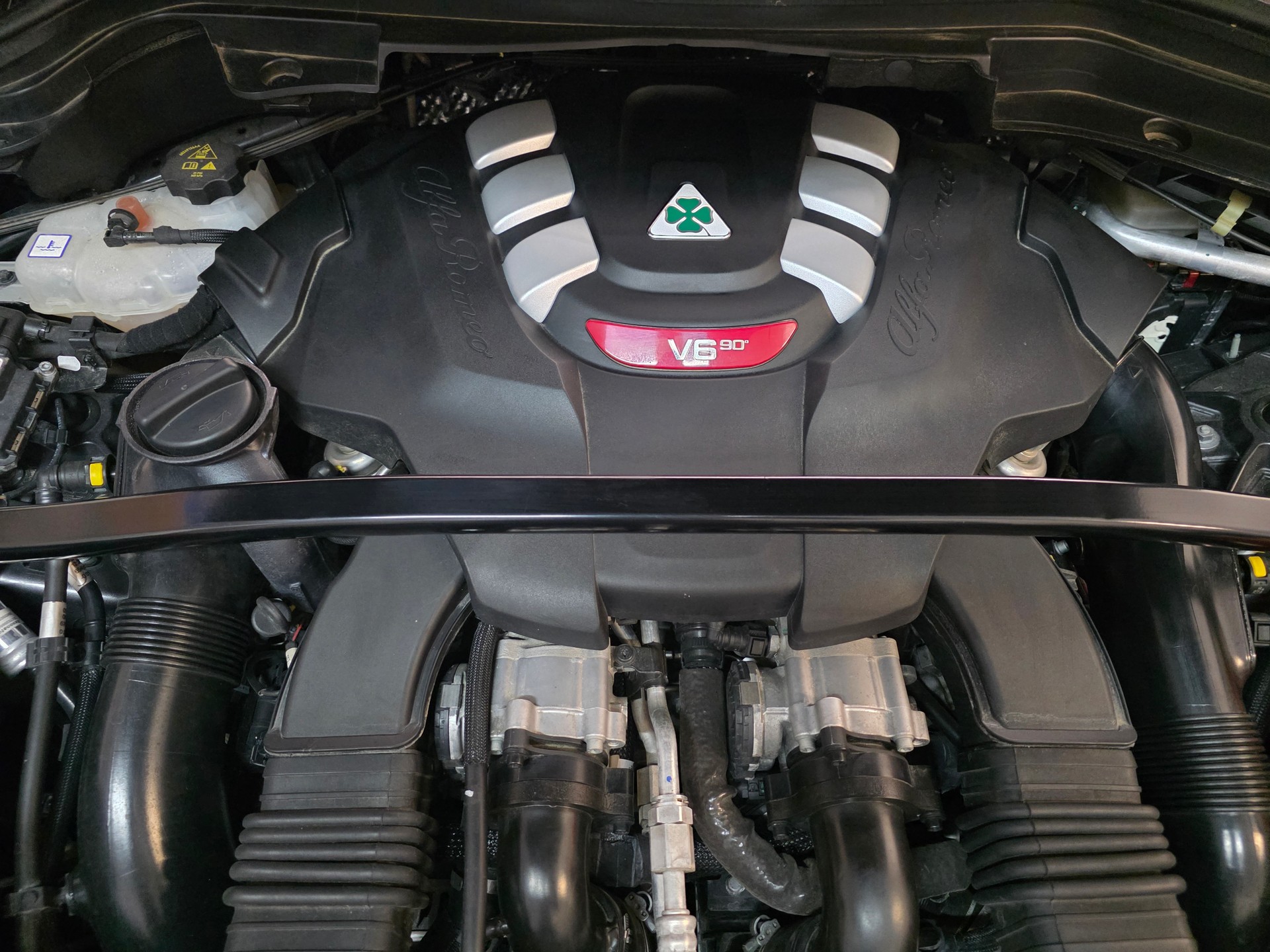 ALFA ROMEO 2.9 V6 Biturbo Q4 Quadrifoglio Competizione Sky-image-5