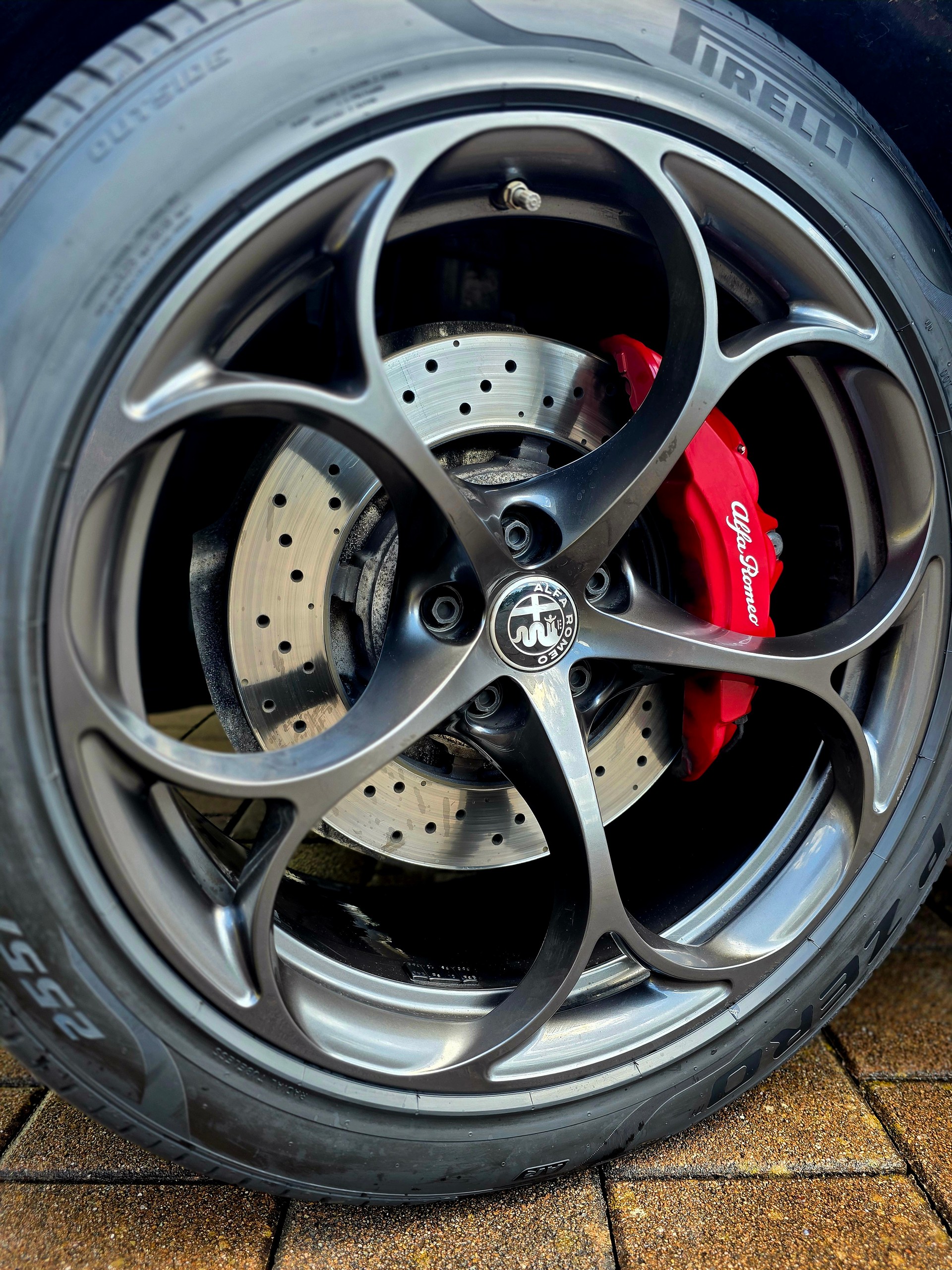 ALFA ROMEO 2.9 V6 Biturbo Q4 Quadrifoglio Competizione Sky-image-2