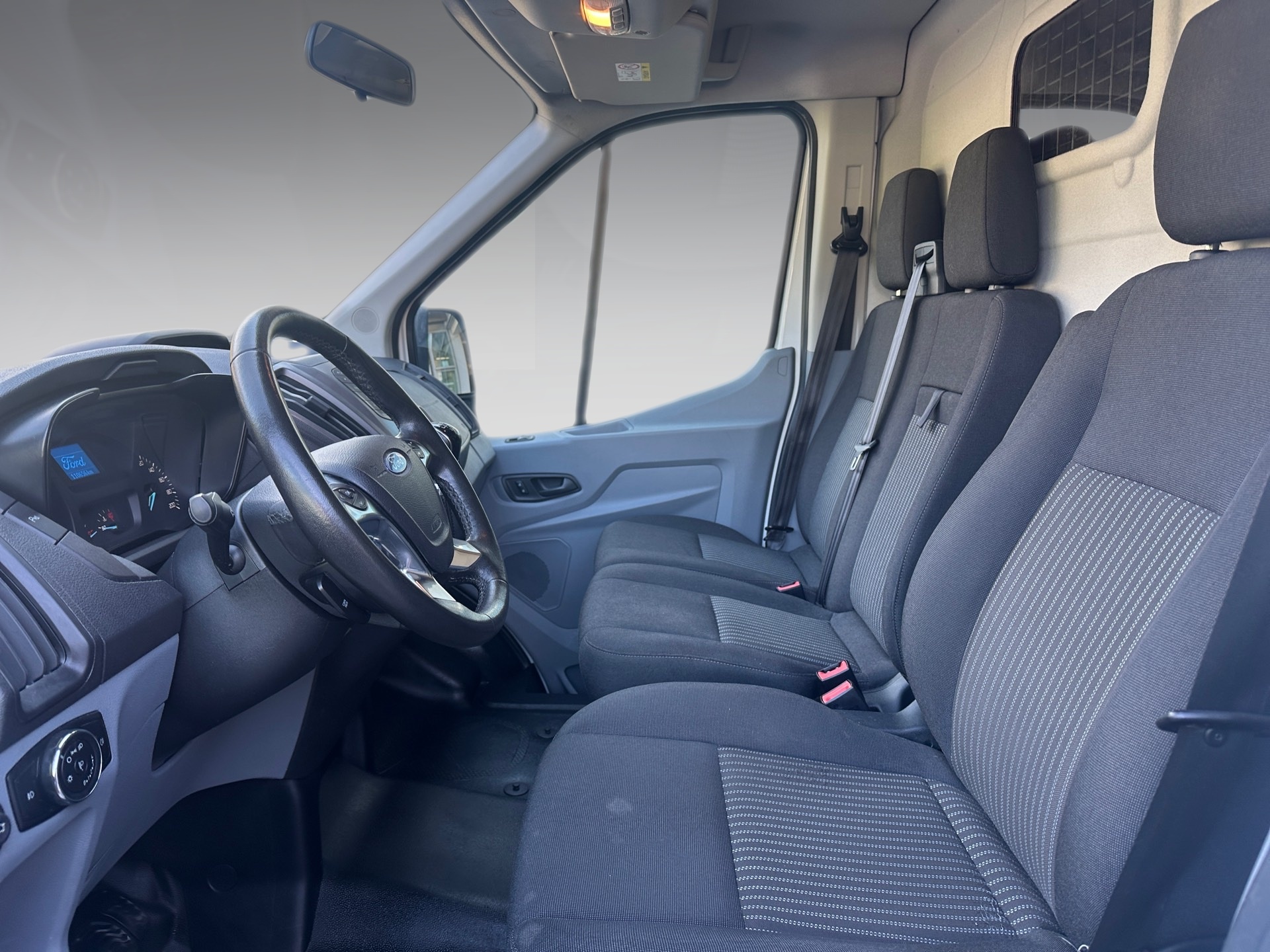 FORD Transit Van 350 L2 Ambiente 2.0 TDCi 130 FWD-image-6