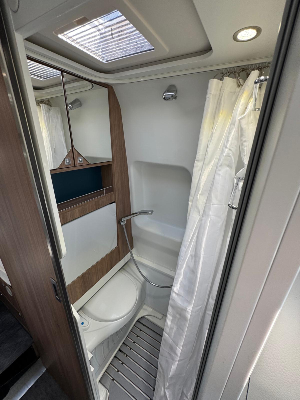 BANTAM Bantam Pilot V630J Premium – Komfortable Längsbetten & Top-Zustand-image-24