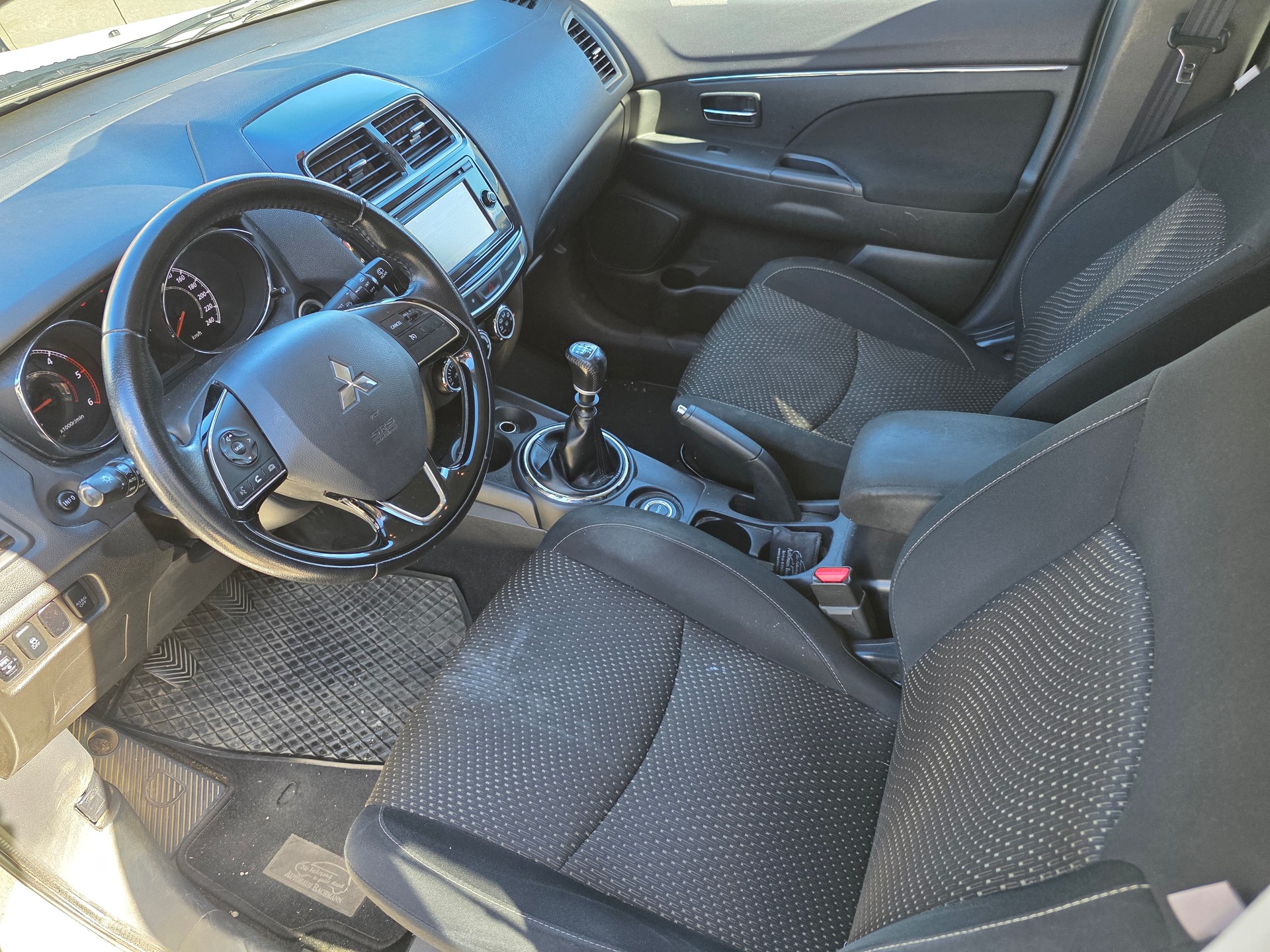 MITSUBISHI ASX 1.6 DID Pure 4WD-image-9