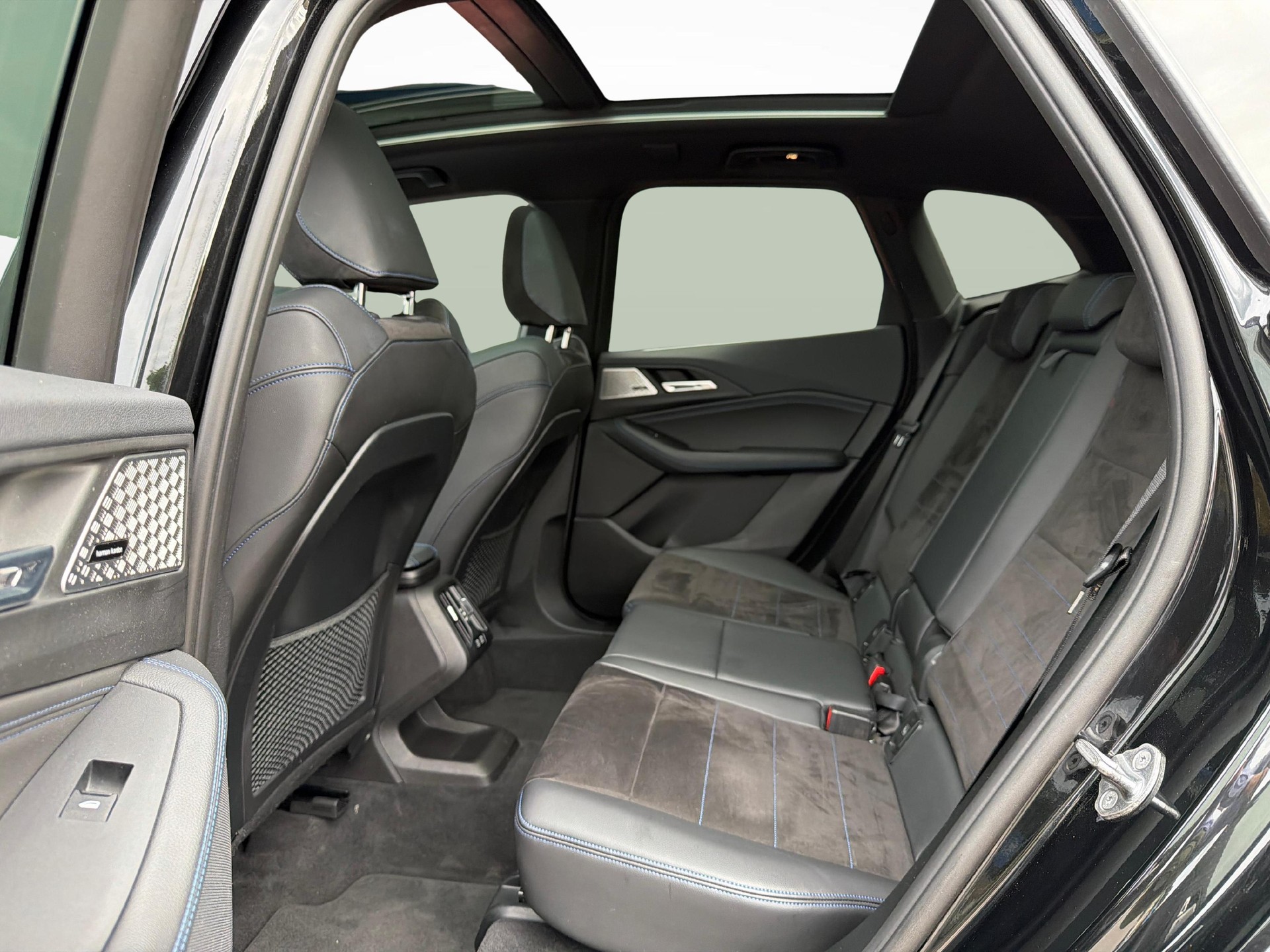 BMW 218i paddles Active Tourer-image-15