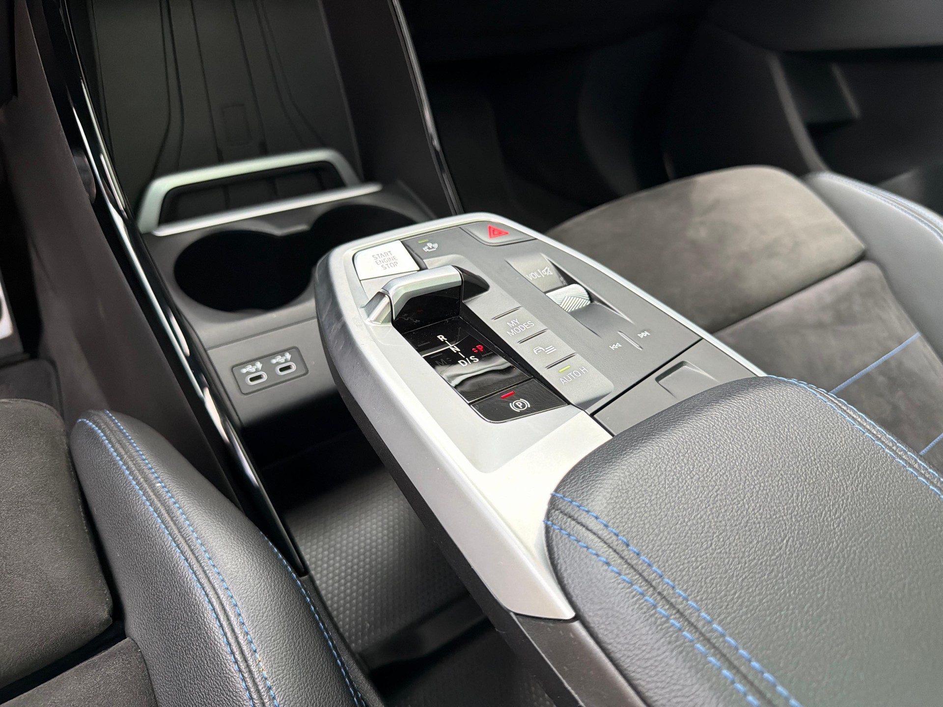 BMW 218i paddles Active Tourer-image-13