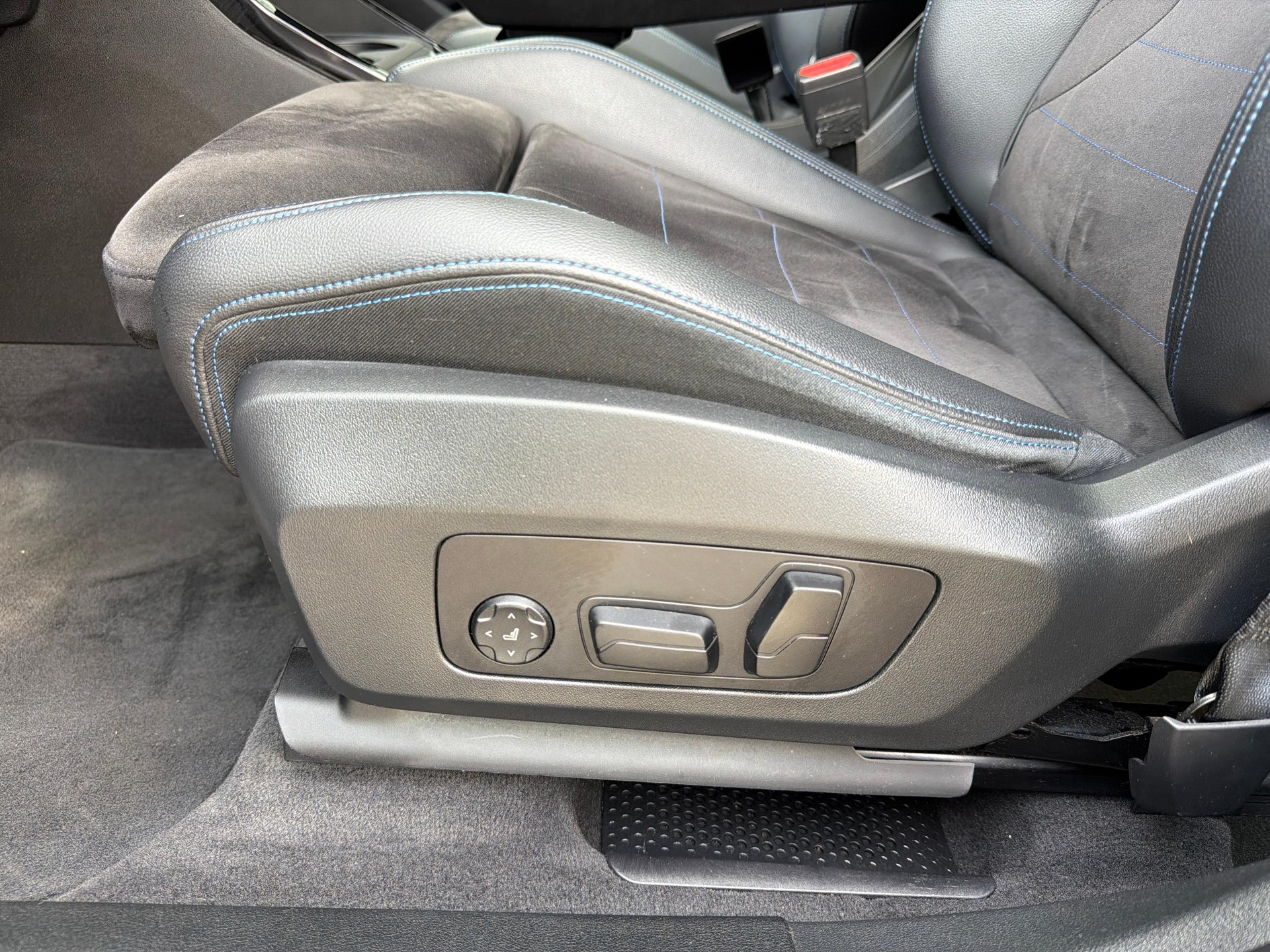 BMW 218i paddles Active Tourer-image-10