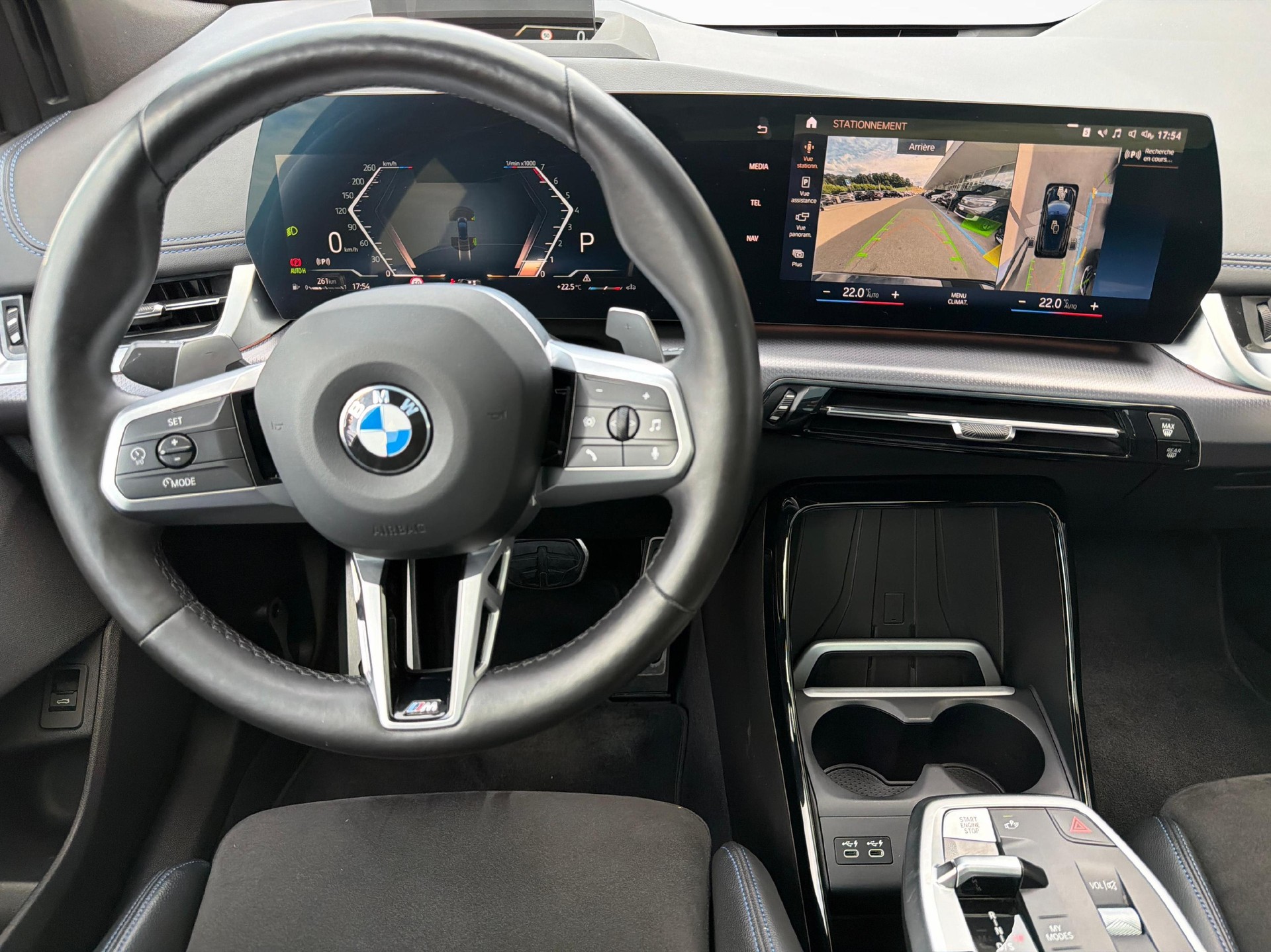 BMW 218i paddles Active Tourer-image-12