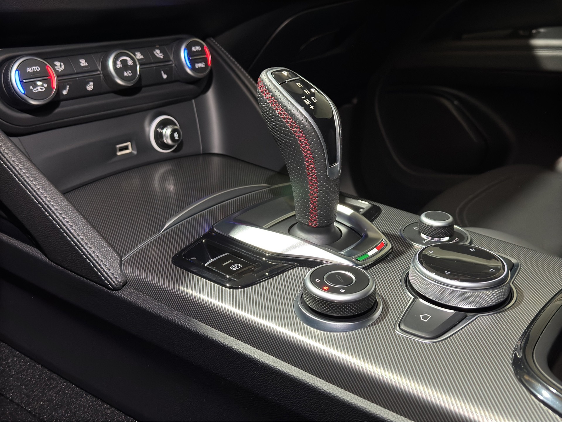 ALFA ROMEO Stelvio 2.0 Competizione Q4 AT8-image-14