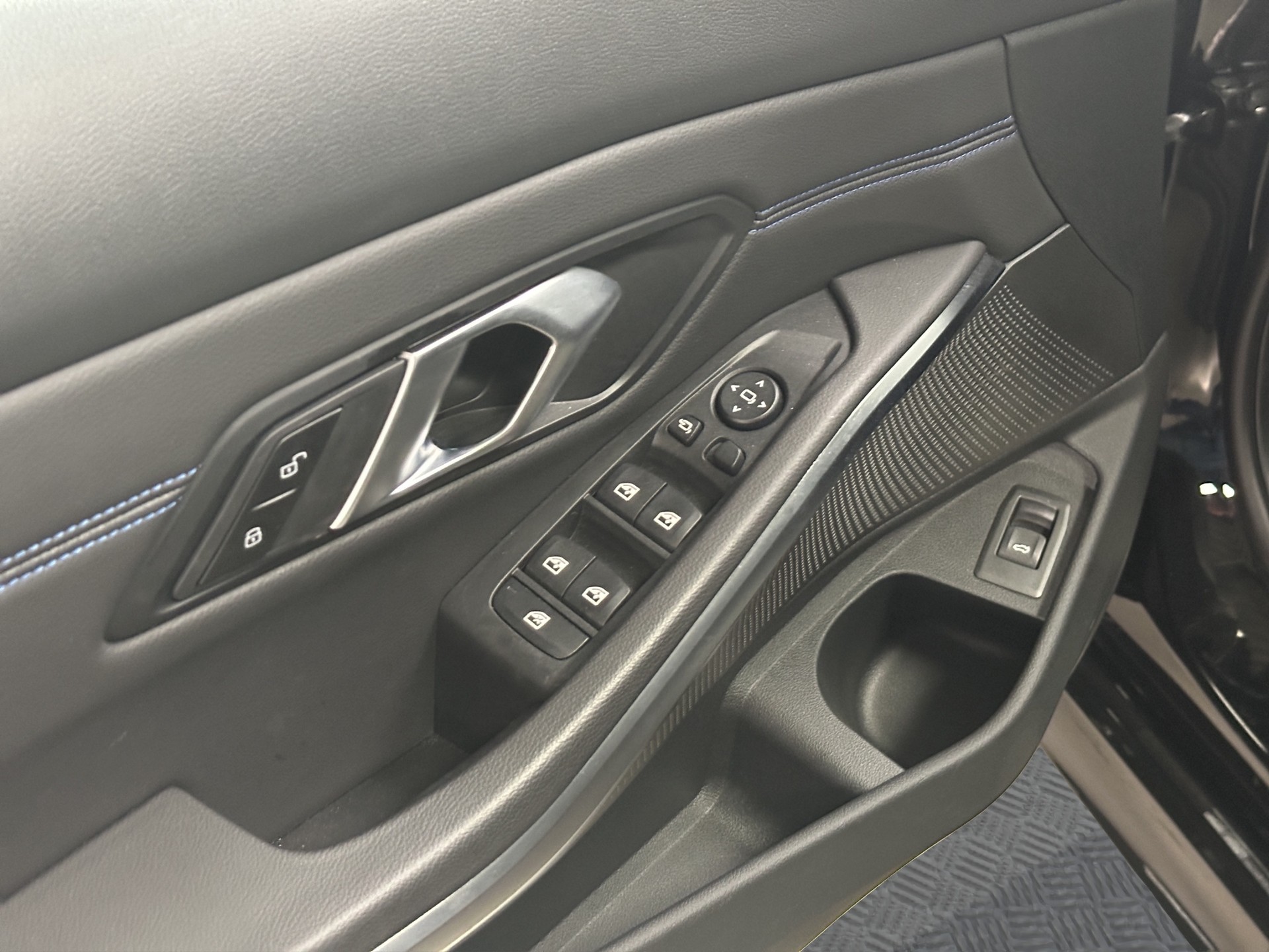 BMW 330i Touring xDrive Steptronic M Sport-image-8