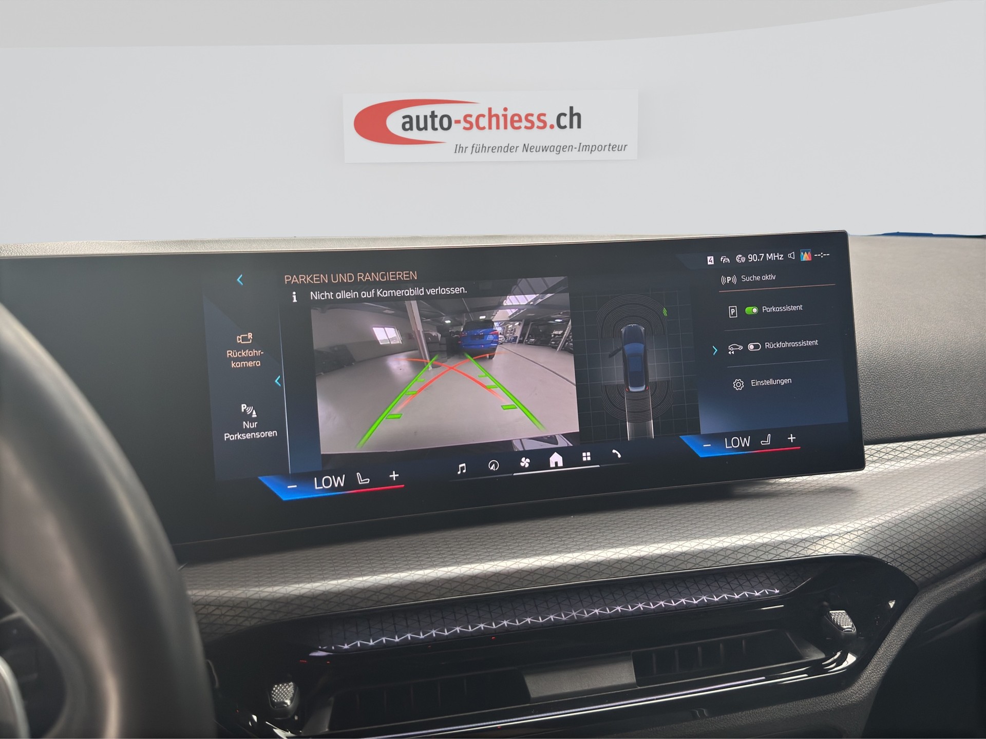 BMW 330i Touring xDrive Steptronic M Sport-image-12