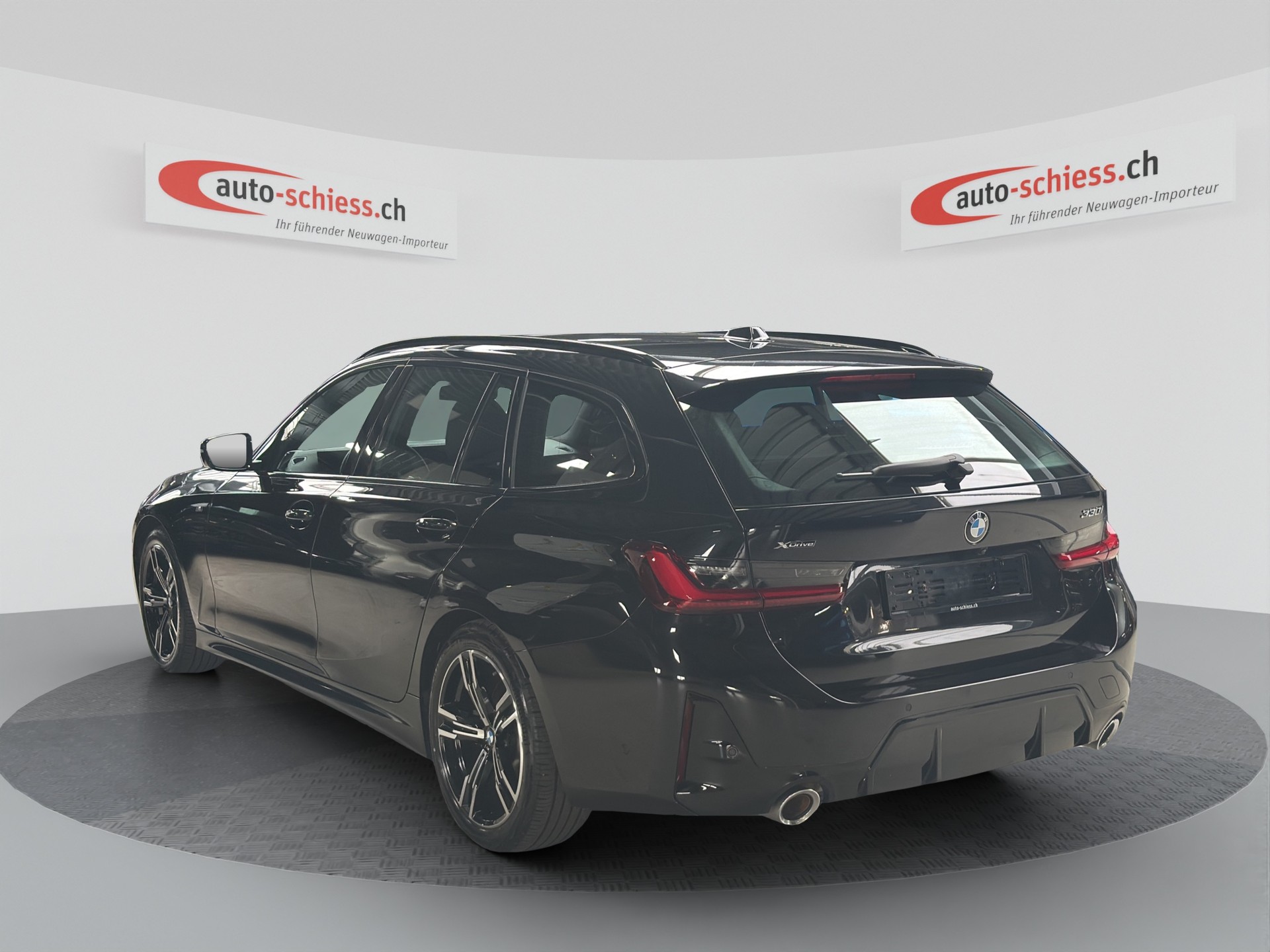 BMW 330i Touring xDrive Steptronic M Sport-image-2
