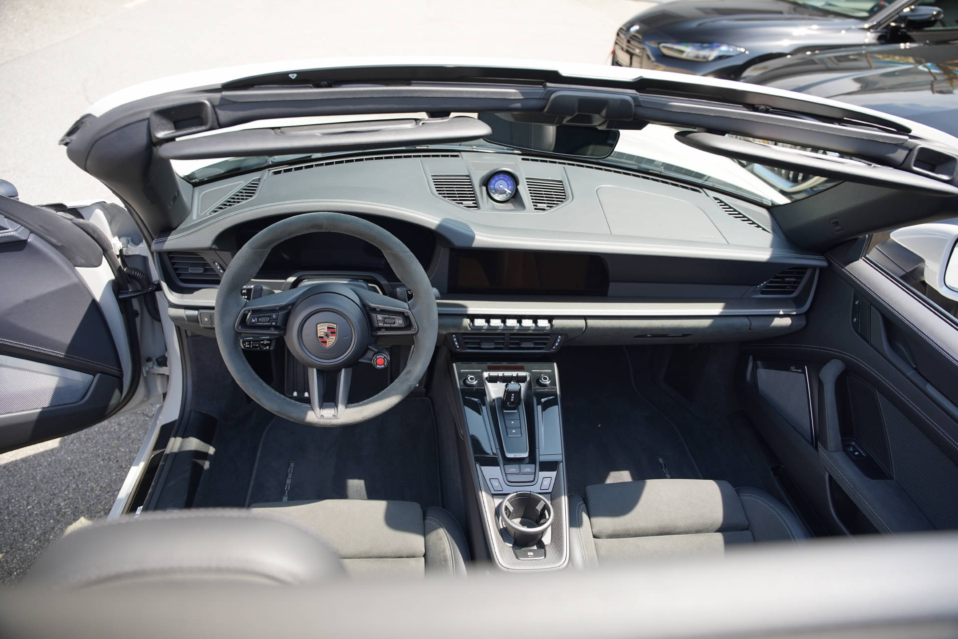 PORSCHE 911 Targa 4 GTS PDK Kreide-image-11