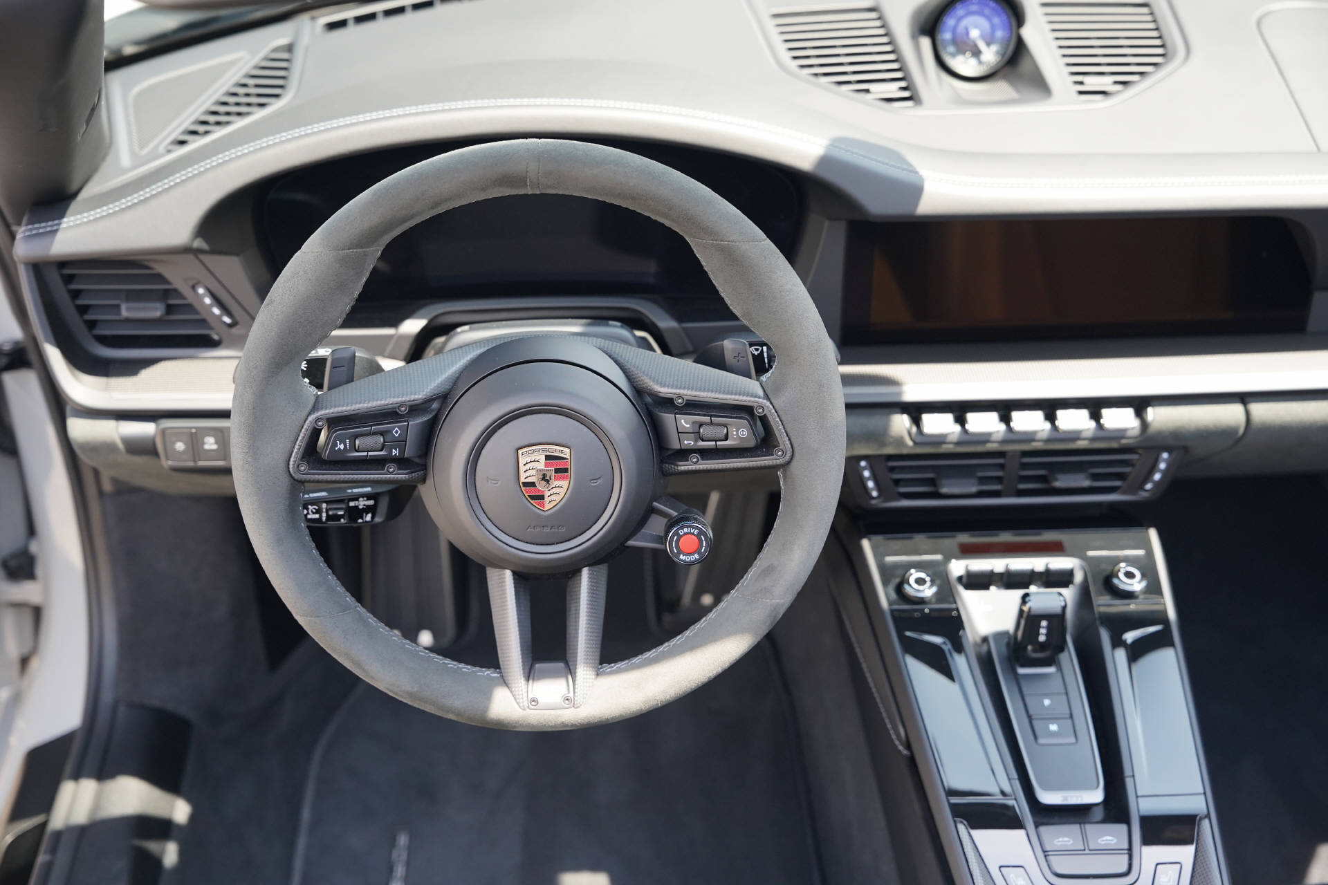 PORSCHE 911 Targa 4 GTS PDK Kreide-image-12