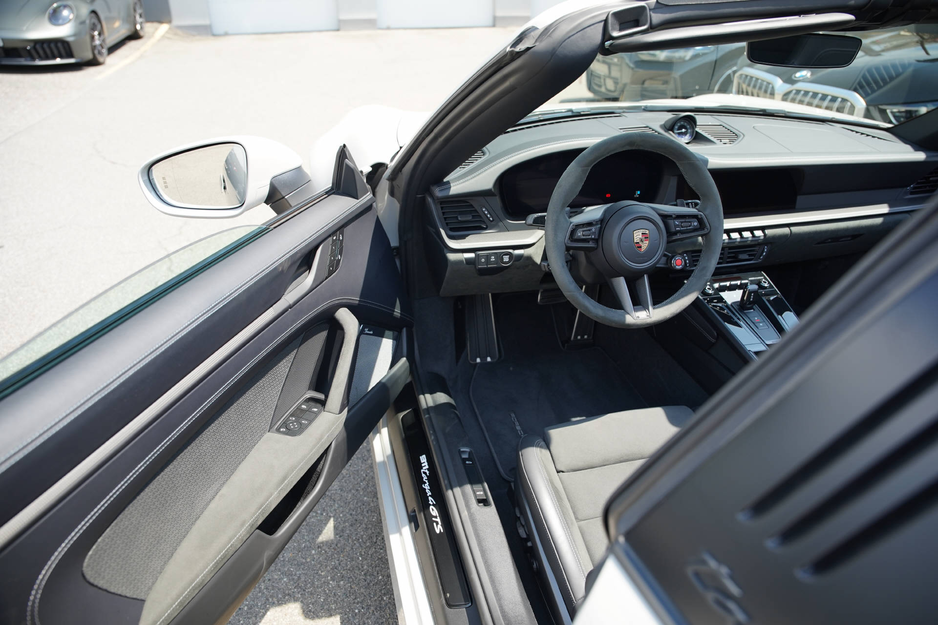 PORSCHE 911 Targa 4 GTS PDK Kreide-image-8