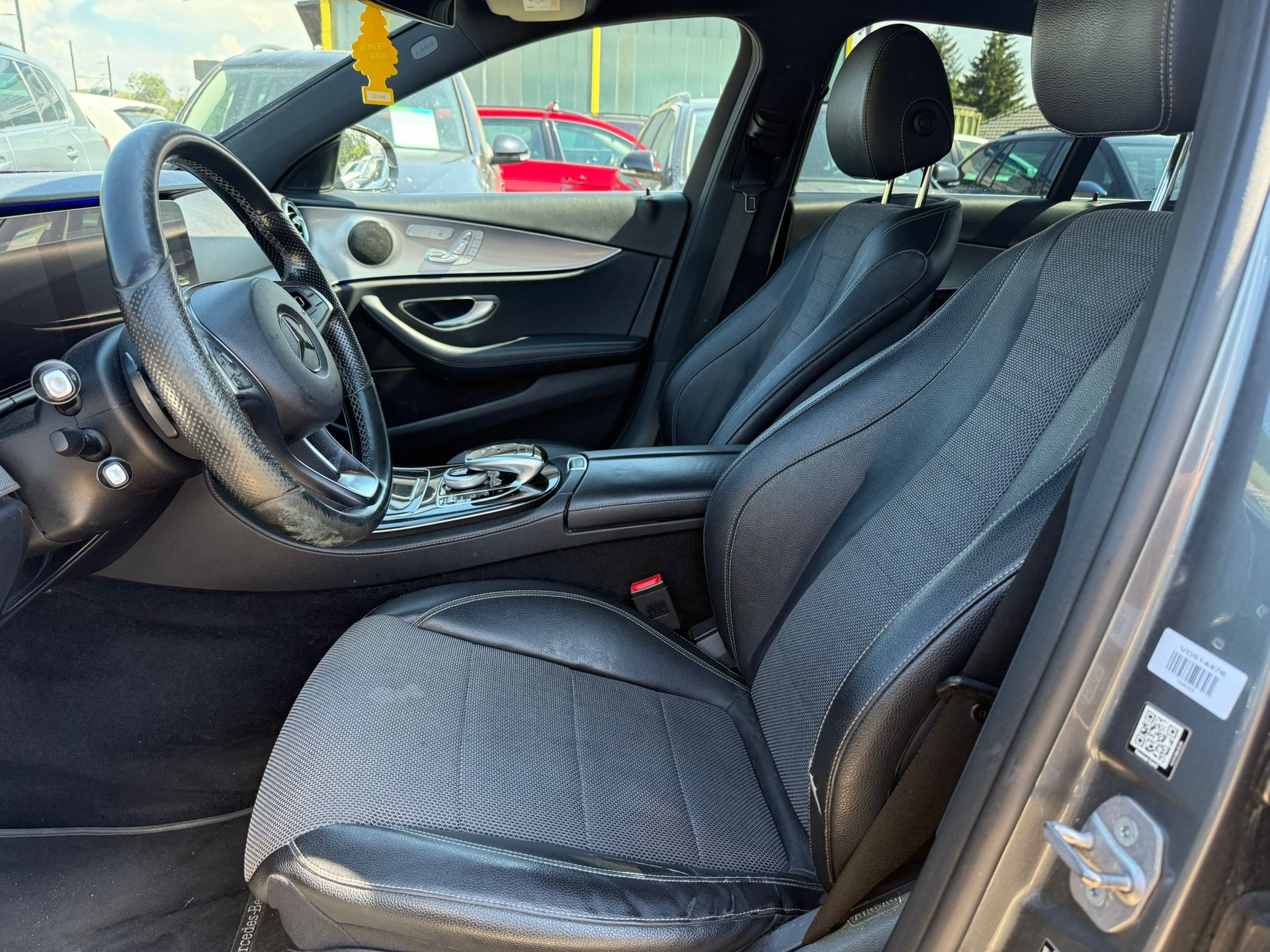 MERCEDES-BENZ E 220 d 9G-Tronic-image-4