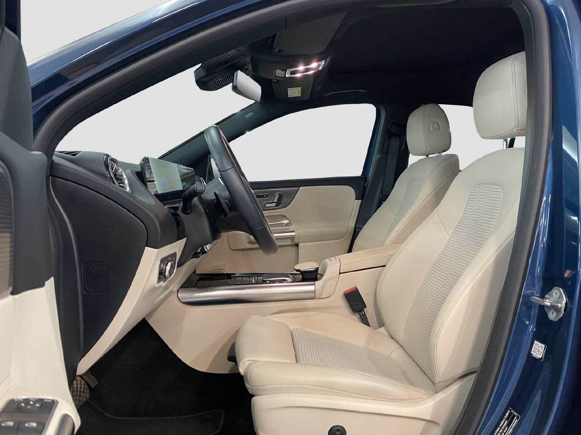 MERCEDES-BENZ EQA 350 Swiss Star Progressive-image-6