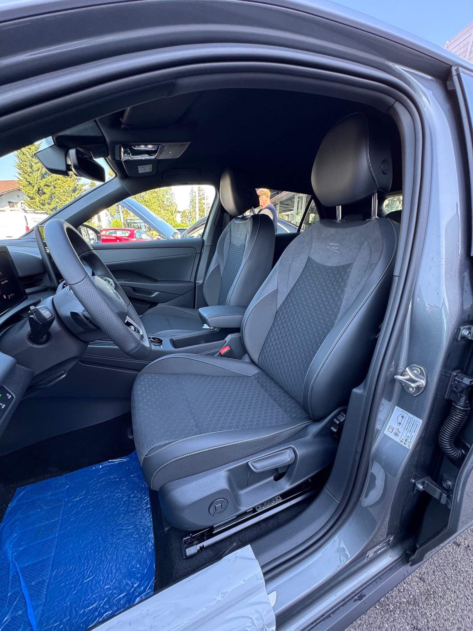 VW T-Roc 1.5 eTSI mHEV R-Line DSG-image-27