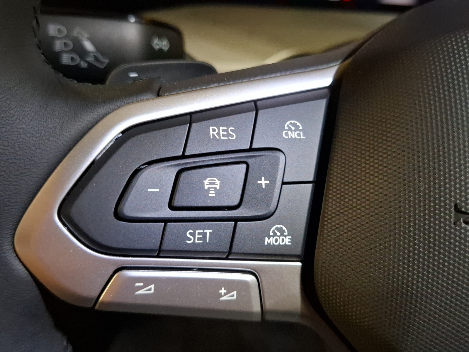 VW Golf 1.5 e TSI mHEV United DSG-image-15