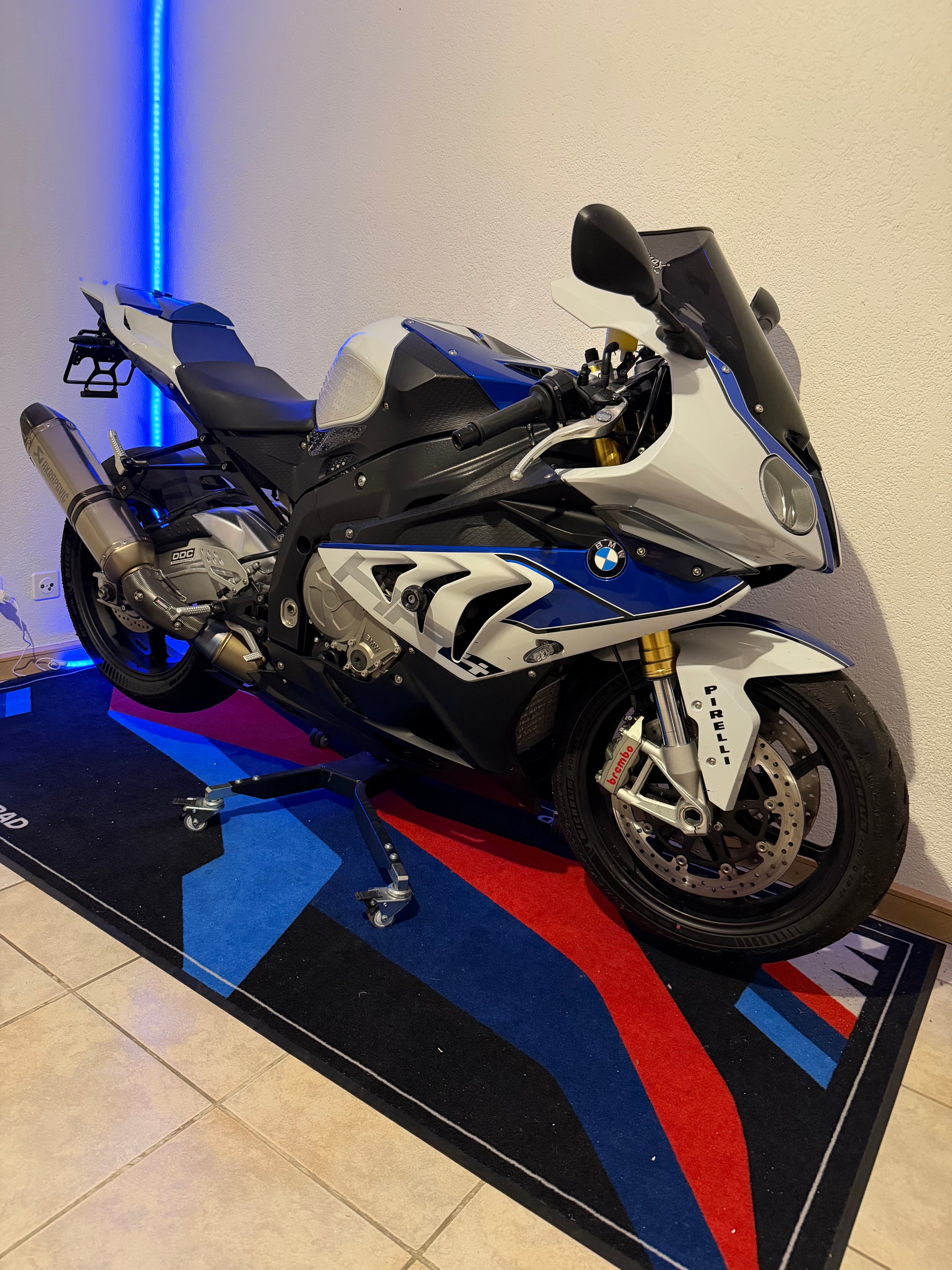 BMW HP4-image-1