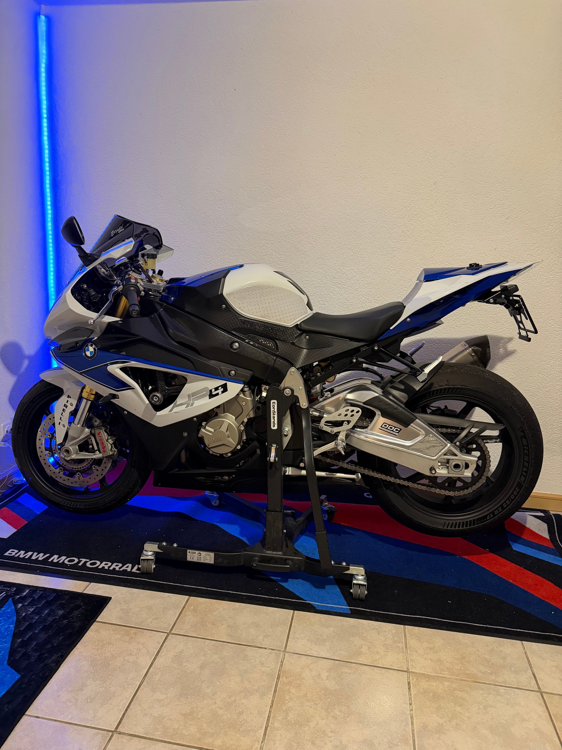 BMW HP4-image-3