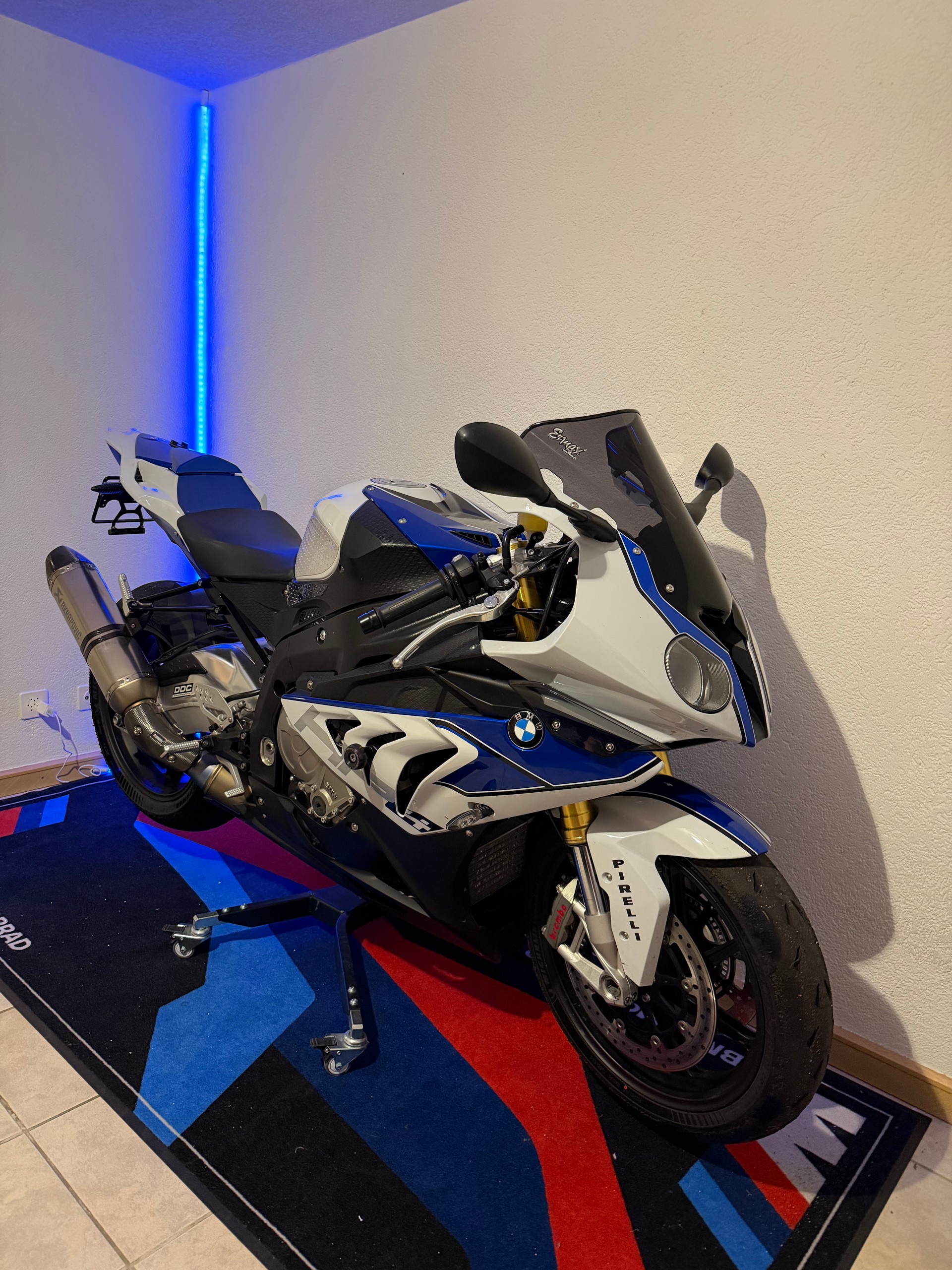 BMW HP4-image-2