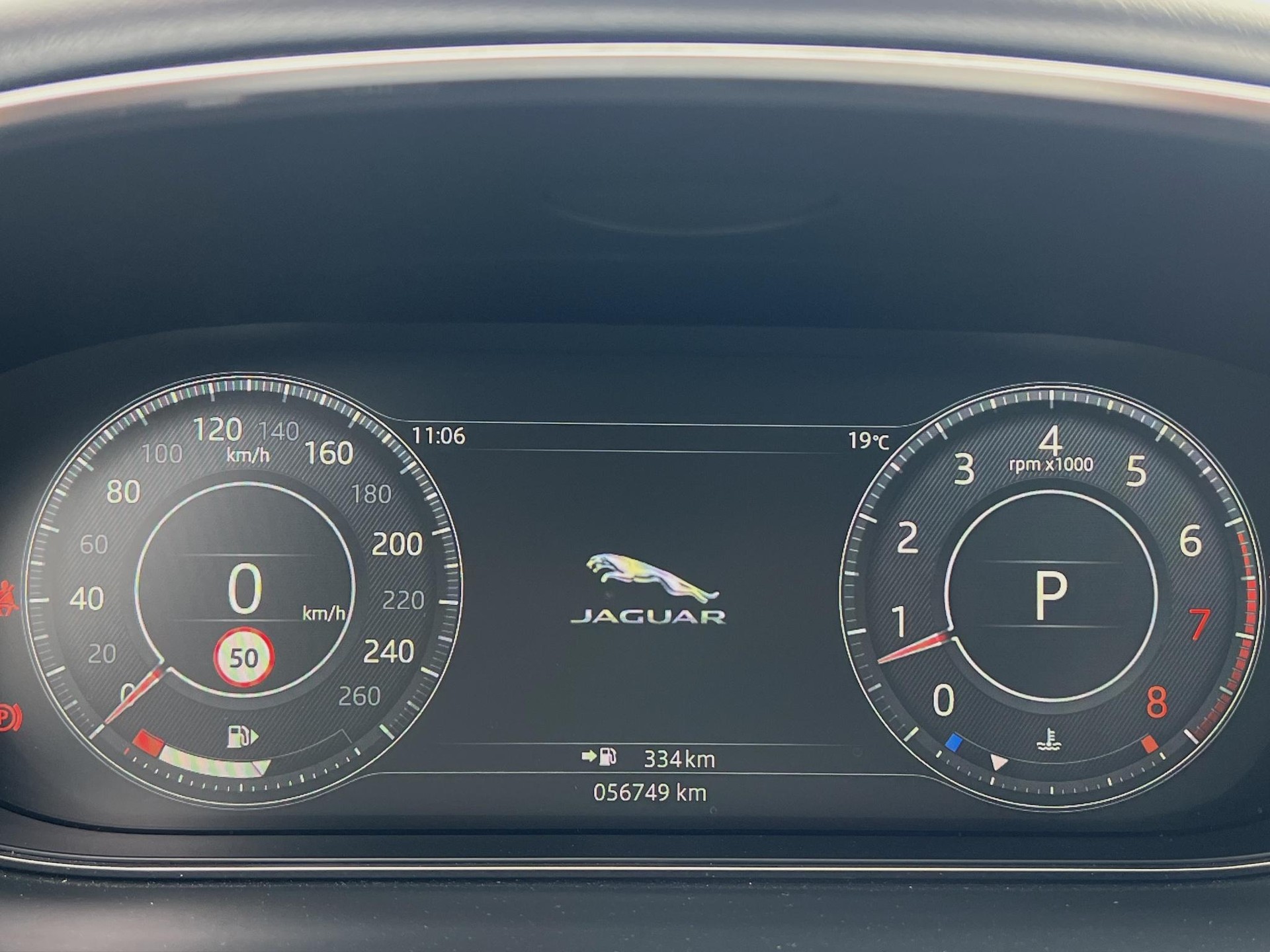 JAGUAR E-Pace 2.0 T 250 R-Dynamic SE AWD-image-3