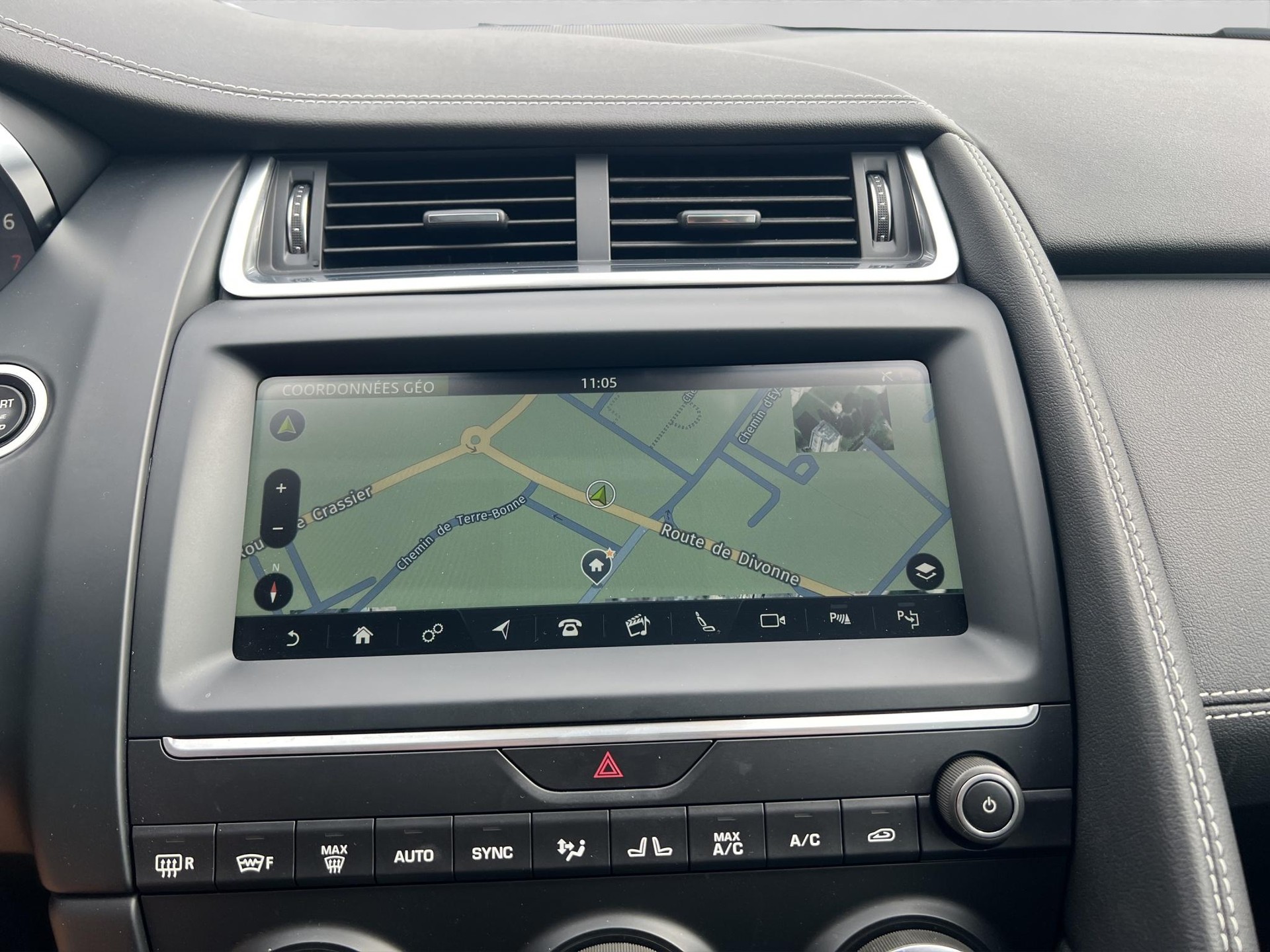 JAGUAR E-Pace 2.0 T 250 R-Dynamic SE AWD-image-4