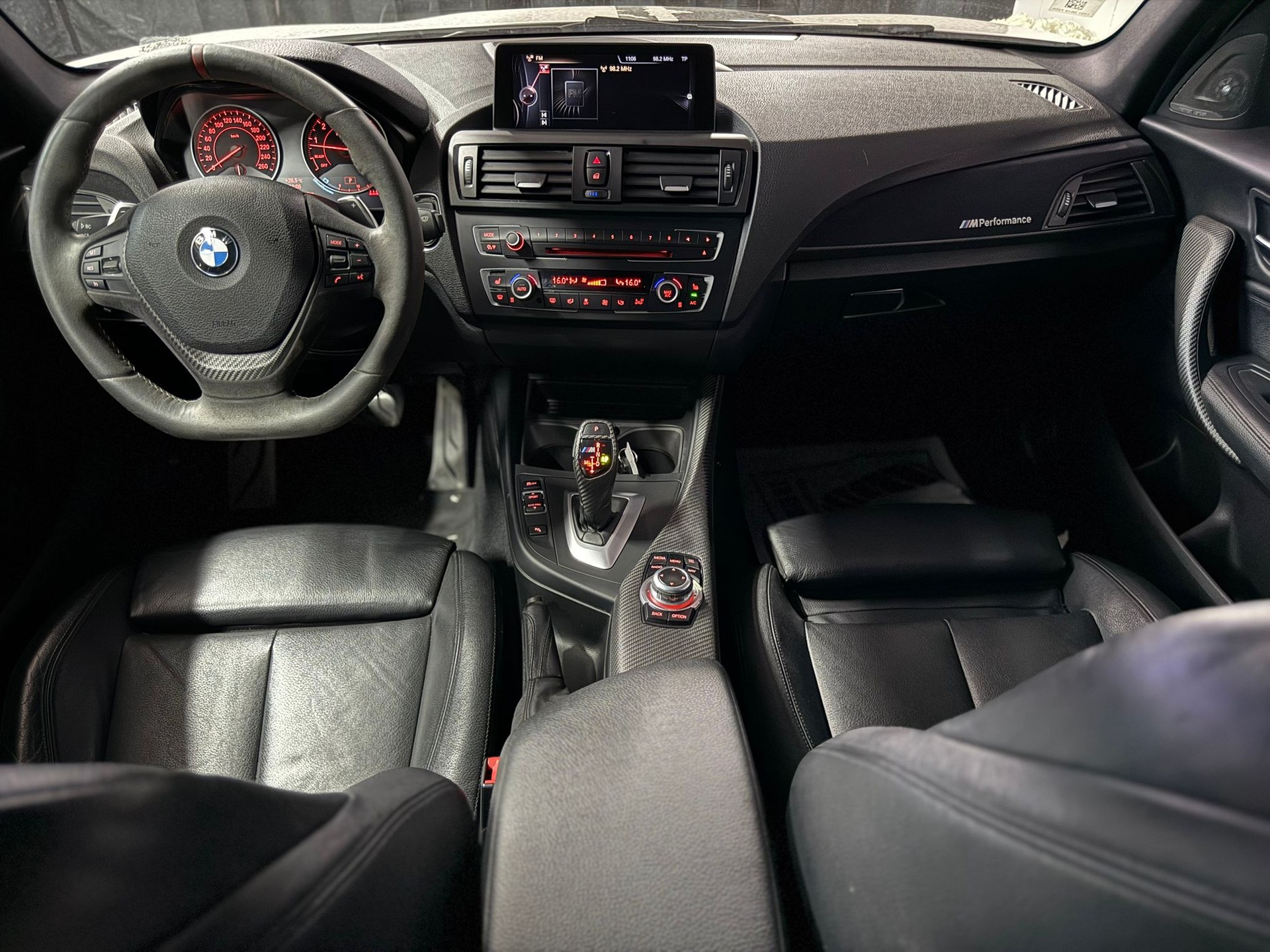 BMW M135i xDrive Steptronic-image-13
