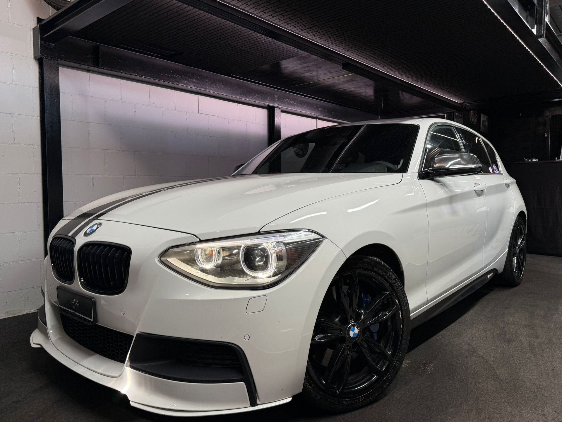 BMW M135i xDrive Steptronic-image-0