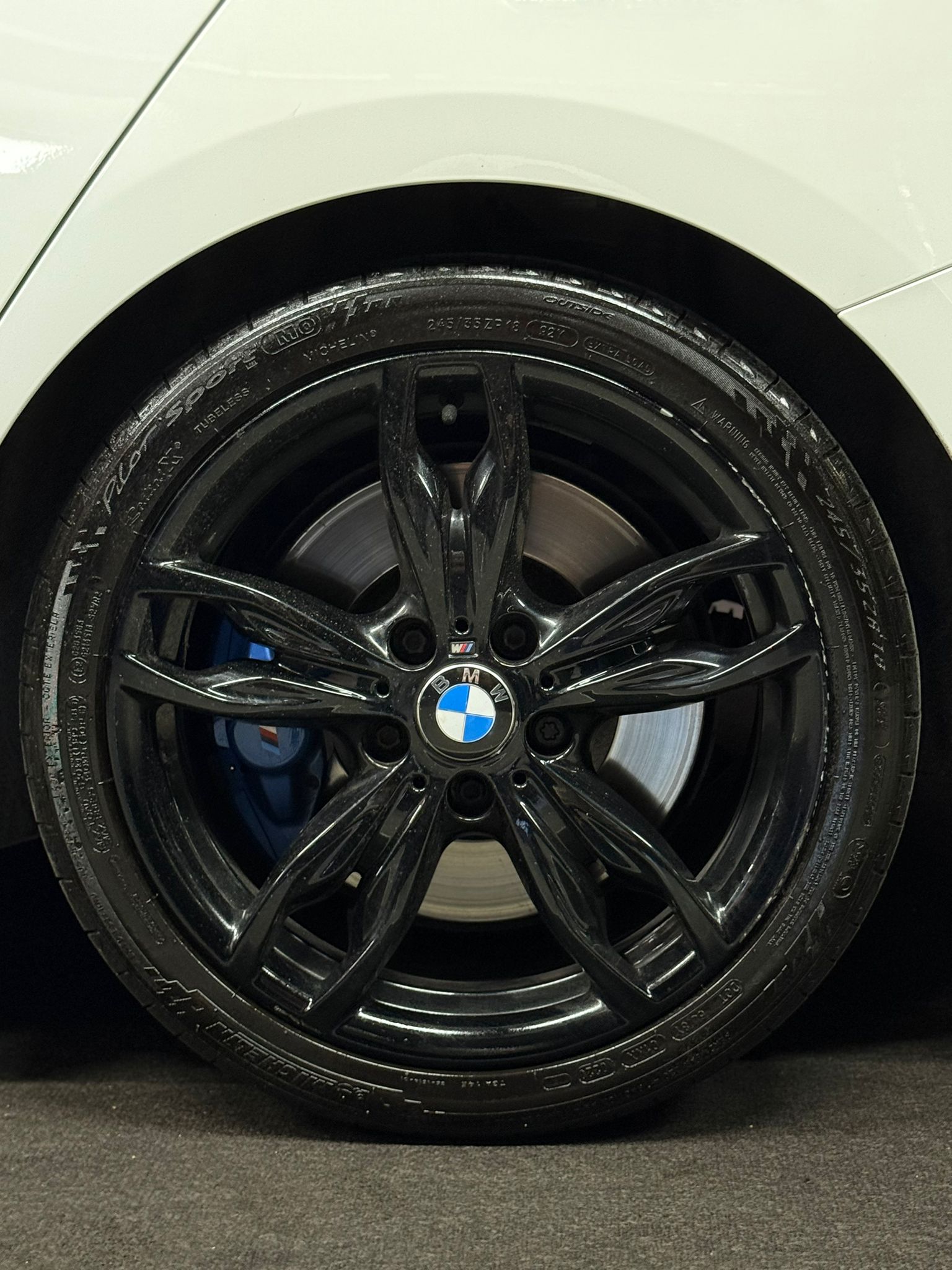 BMW M135i xDrive Steptronic-image-6
