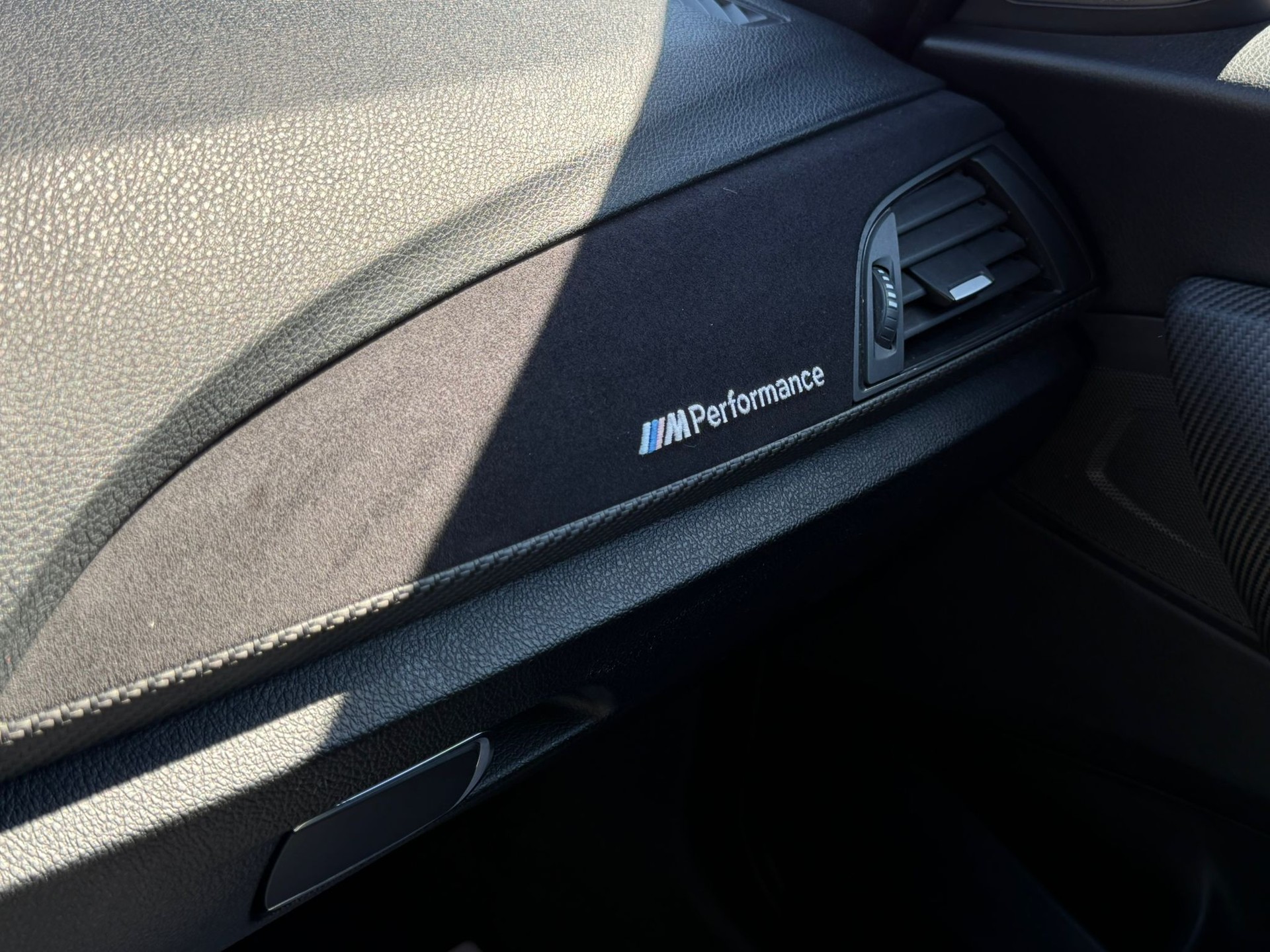 BMW M135i xDrive Steptronic-image-17