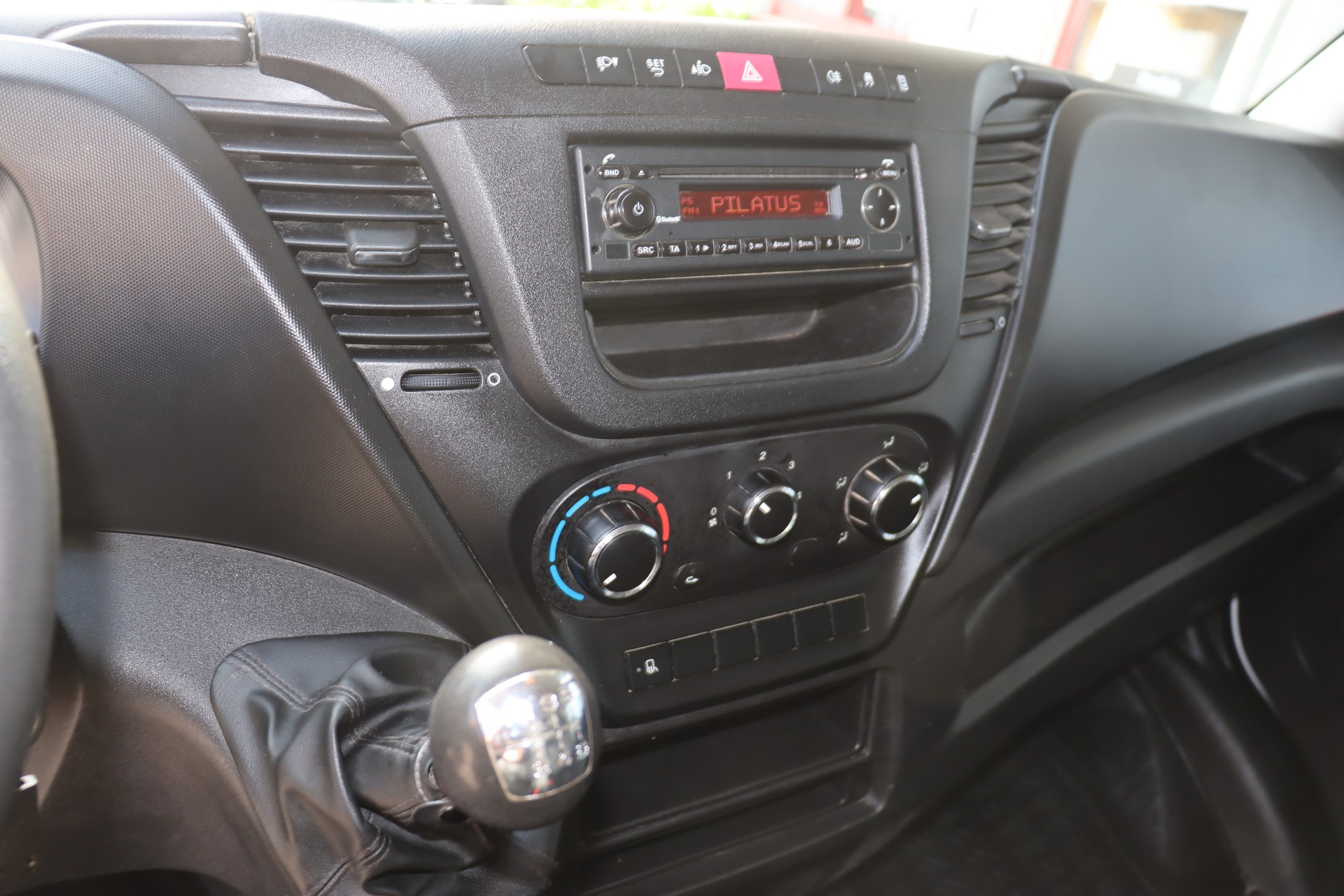 IVECO 35 S 16-image-15