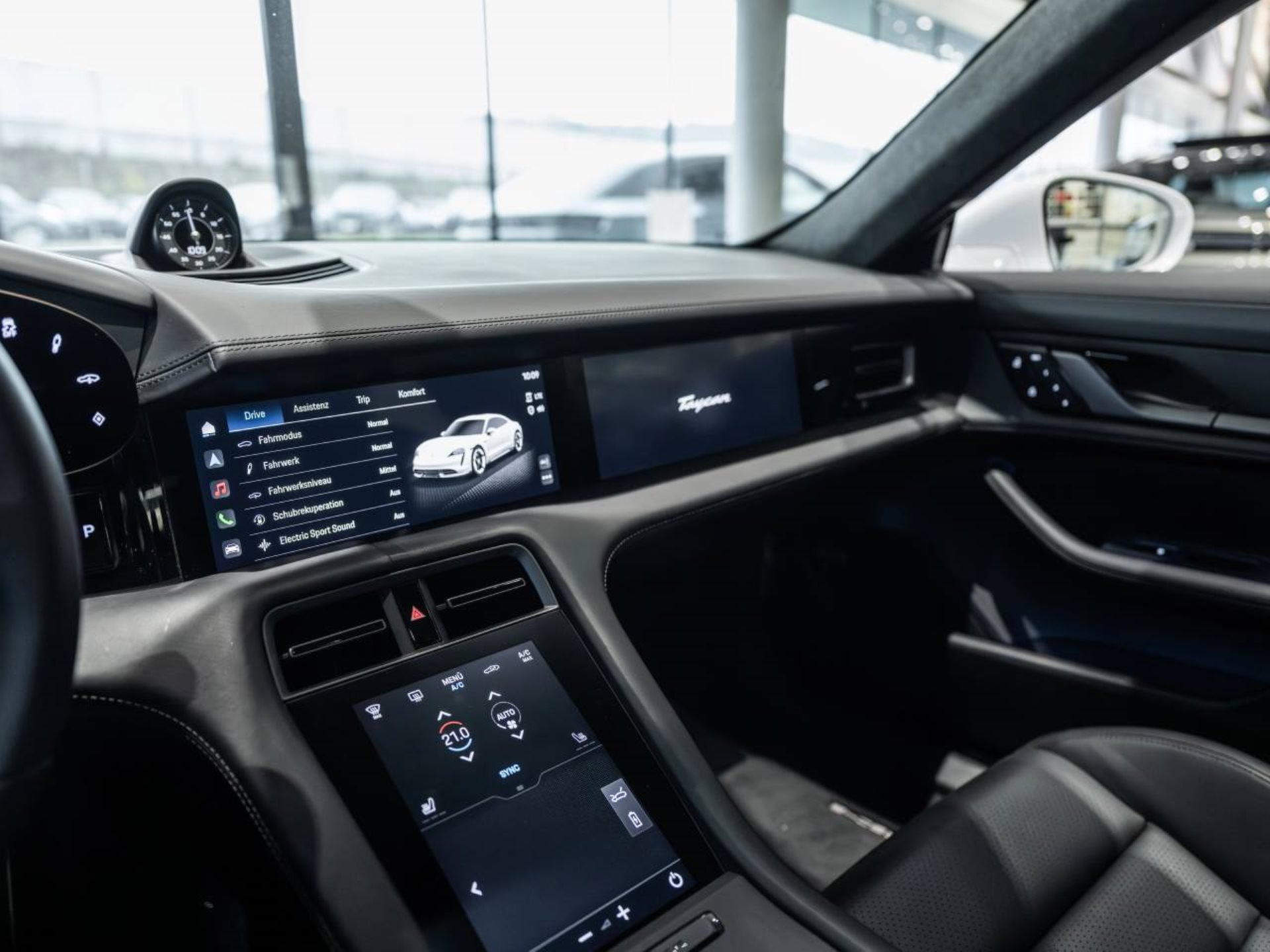 PORSCHE Taycan Turbo S-image-18