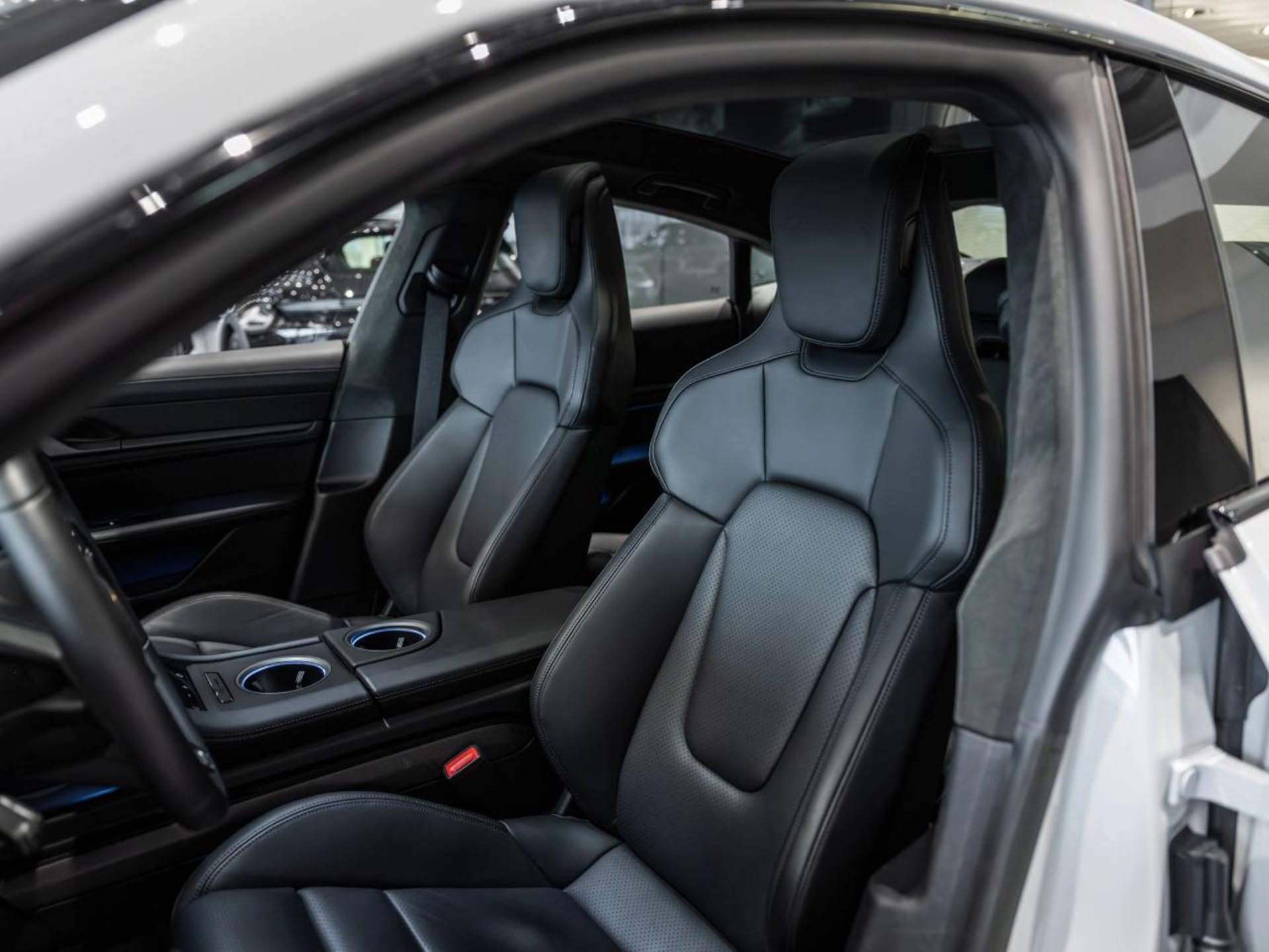 PORSCHE Taycan Turbo S-image-4