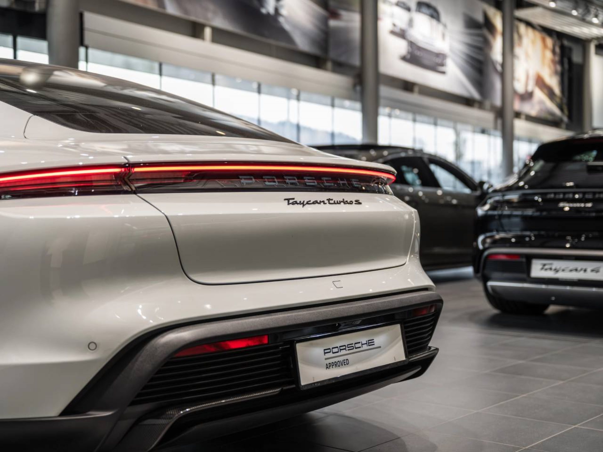 PORSCHE Taycan Turbo S-image-8
